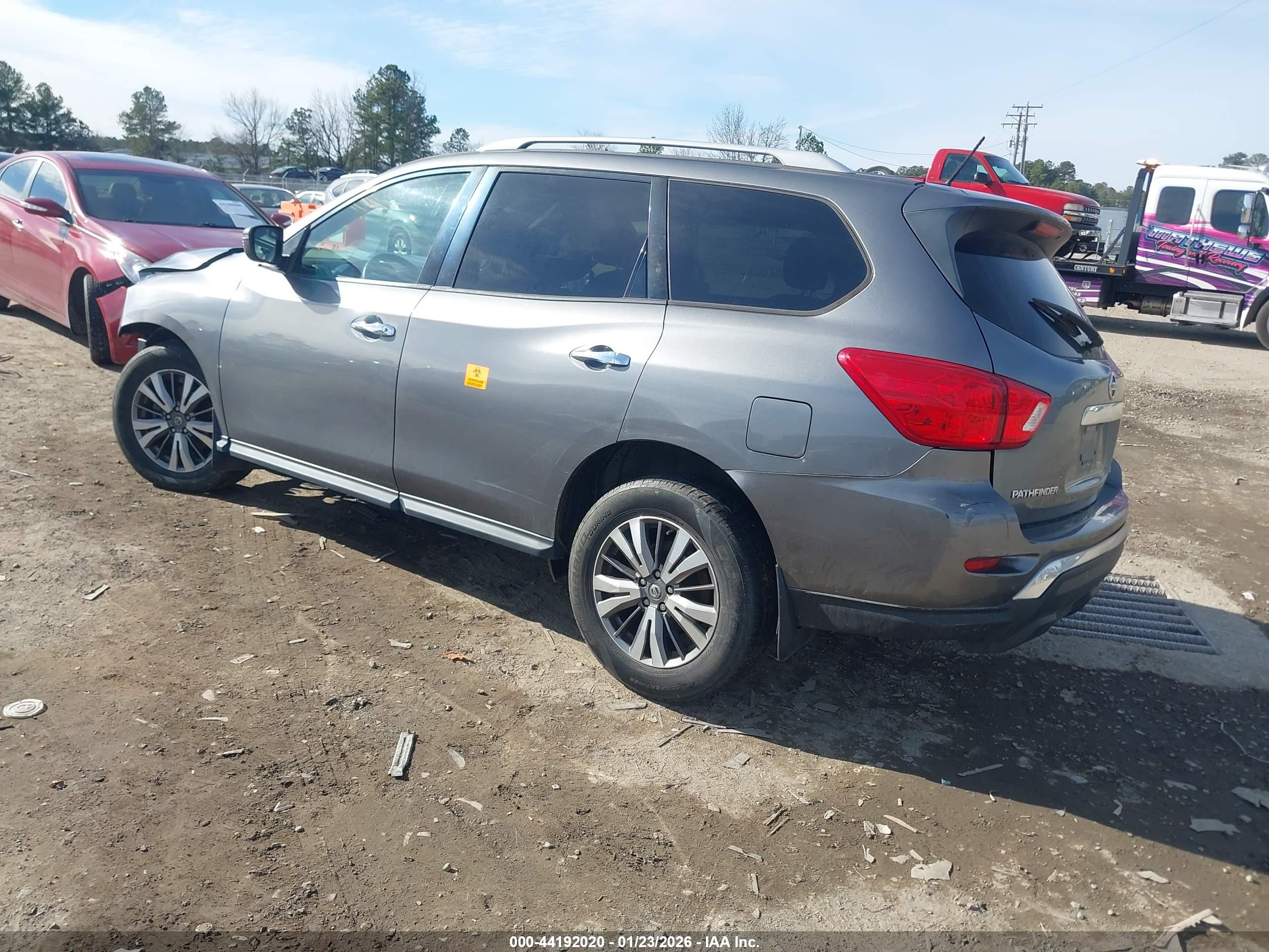 NISSAN PATHFINDER image 3