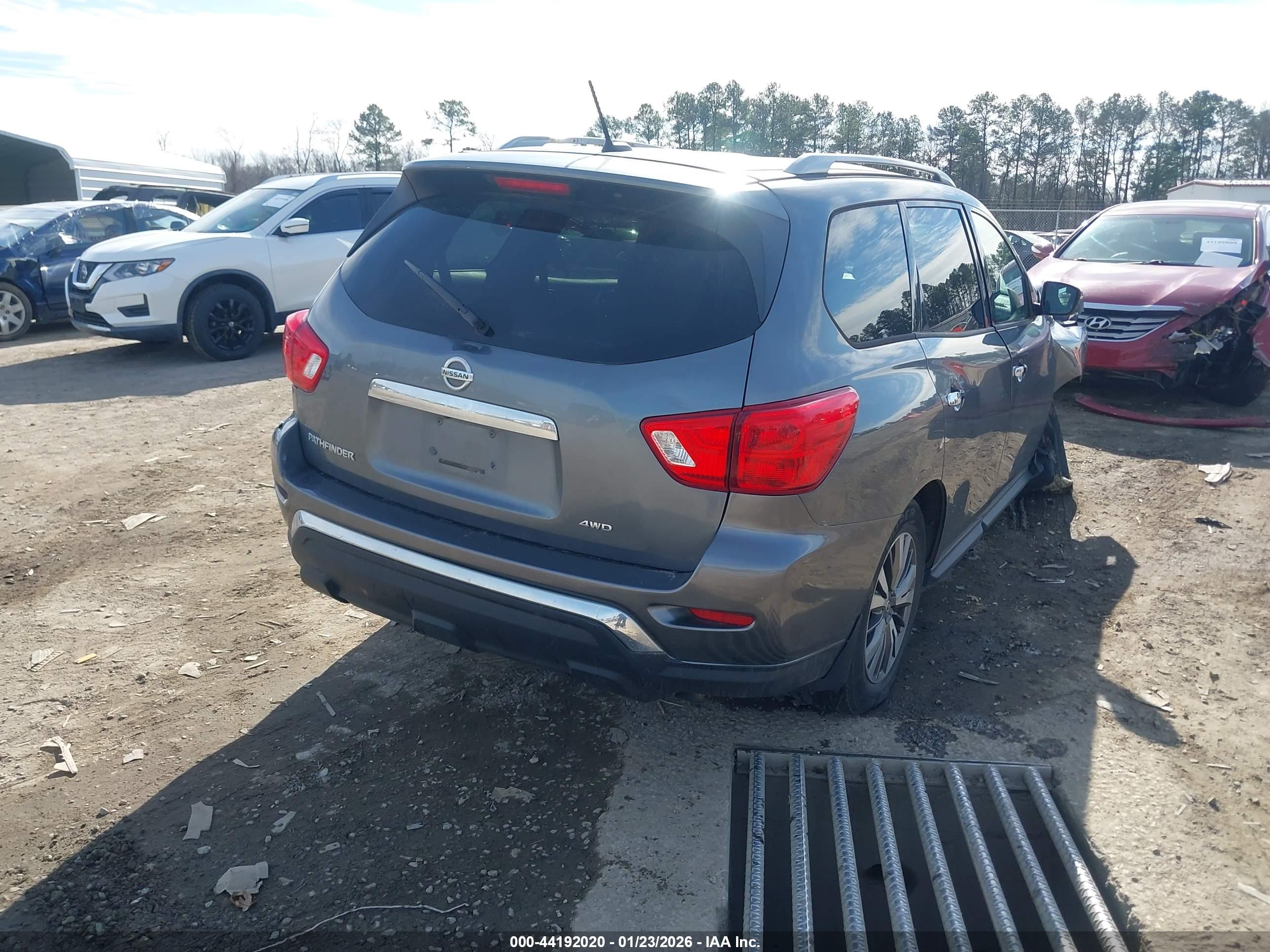 NISSAN PATHFINDER image 4