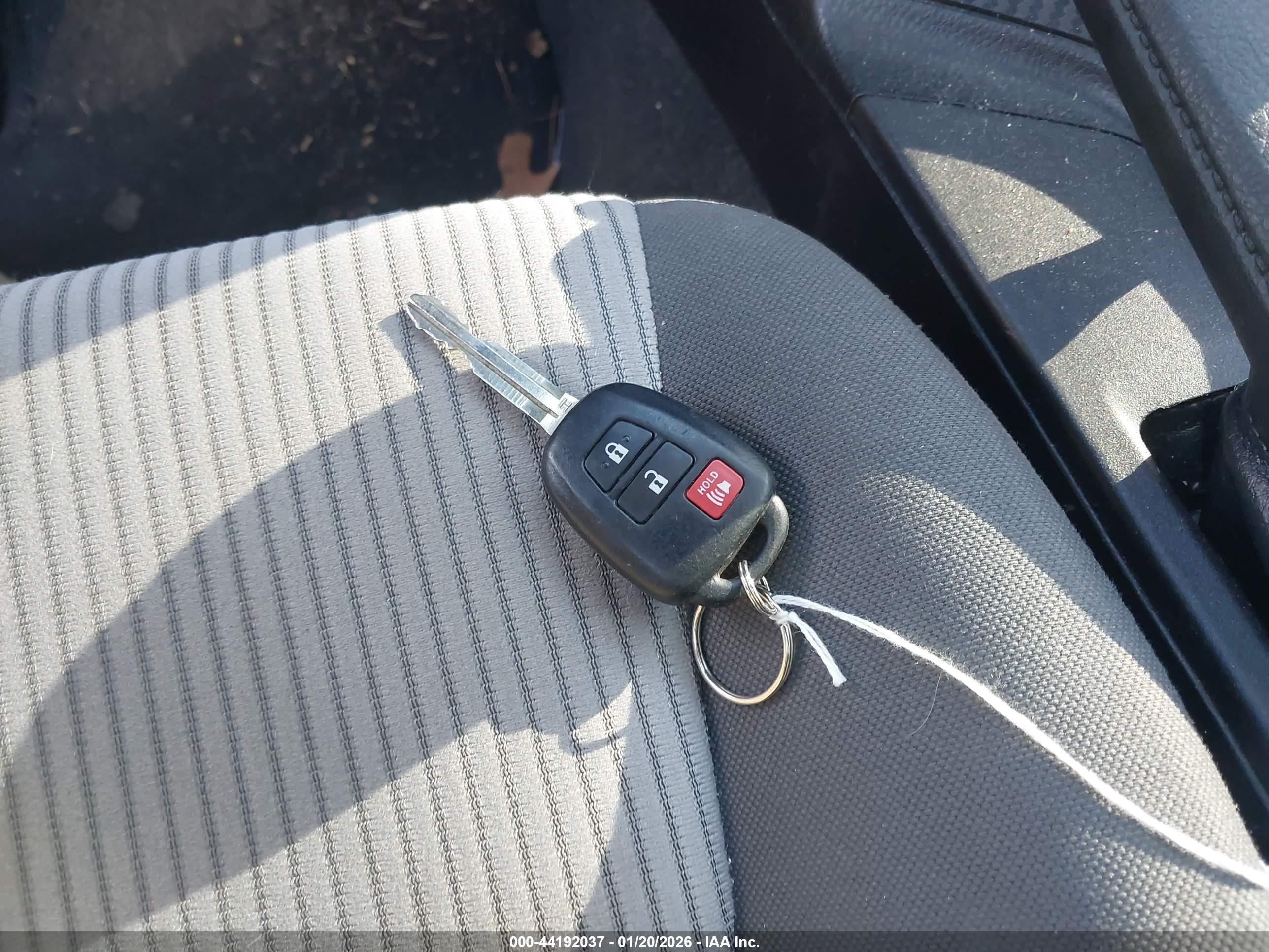TOYOTA RAV4 image 11