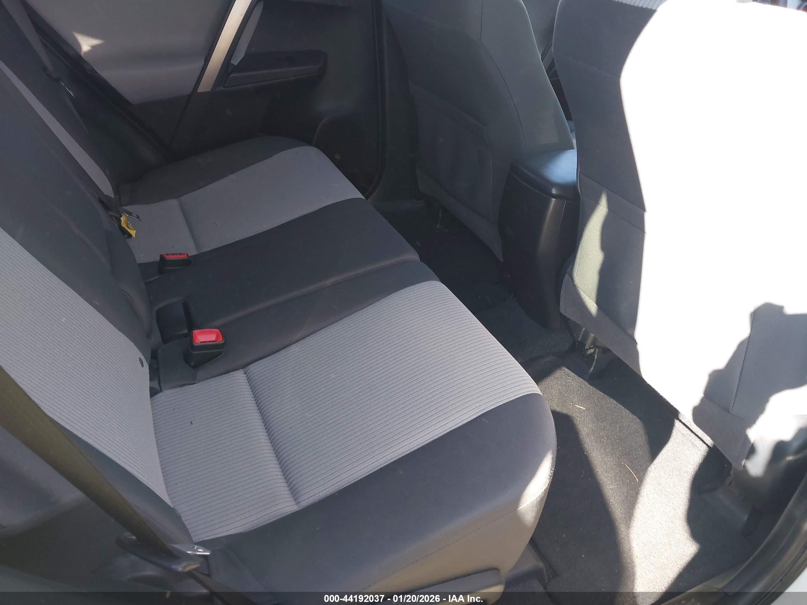 TOYOTA RAV4 image 8