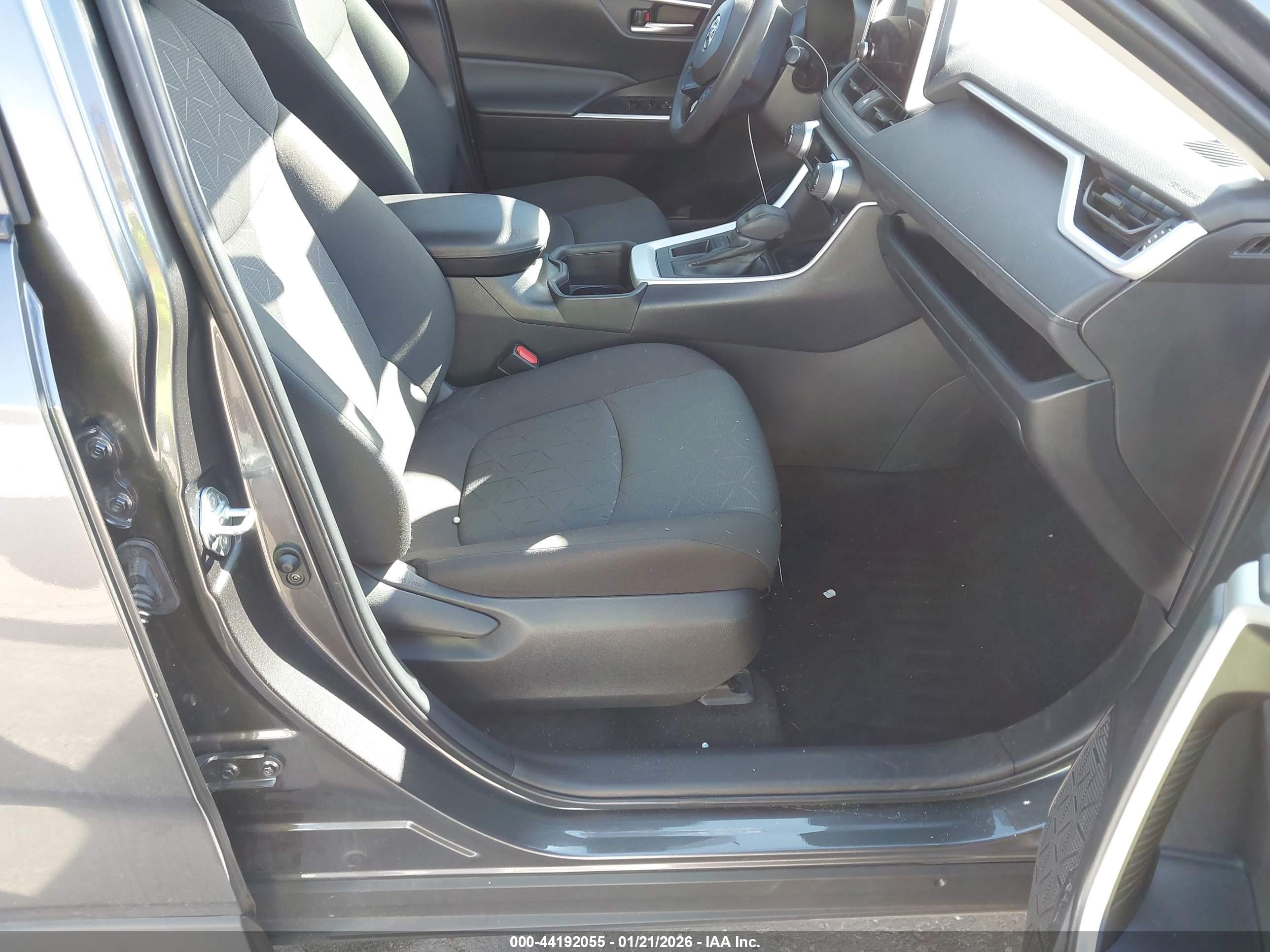 TOYOTA RAV4 image 5