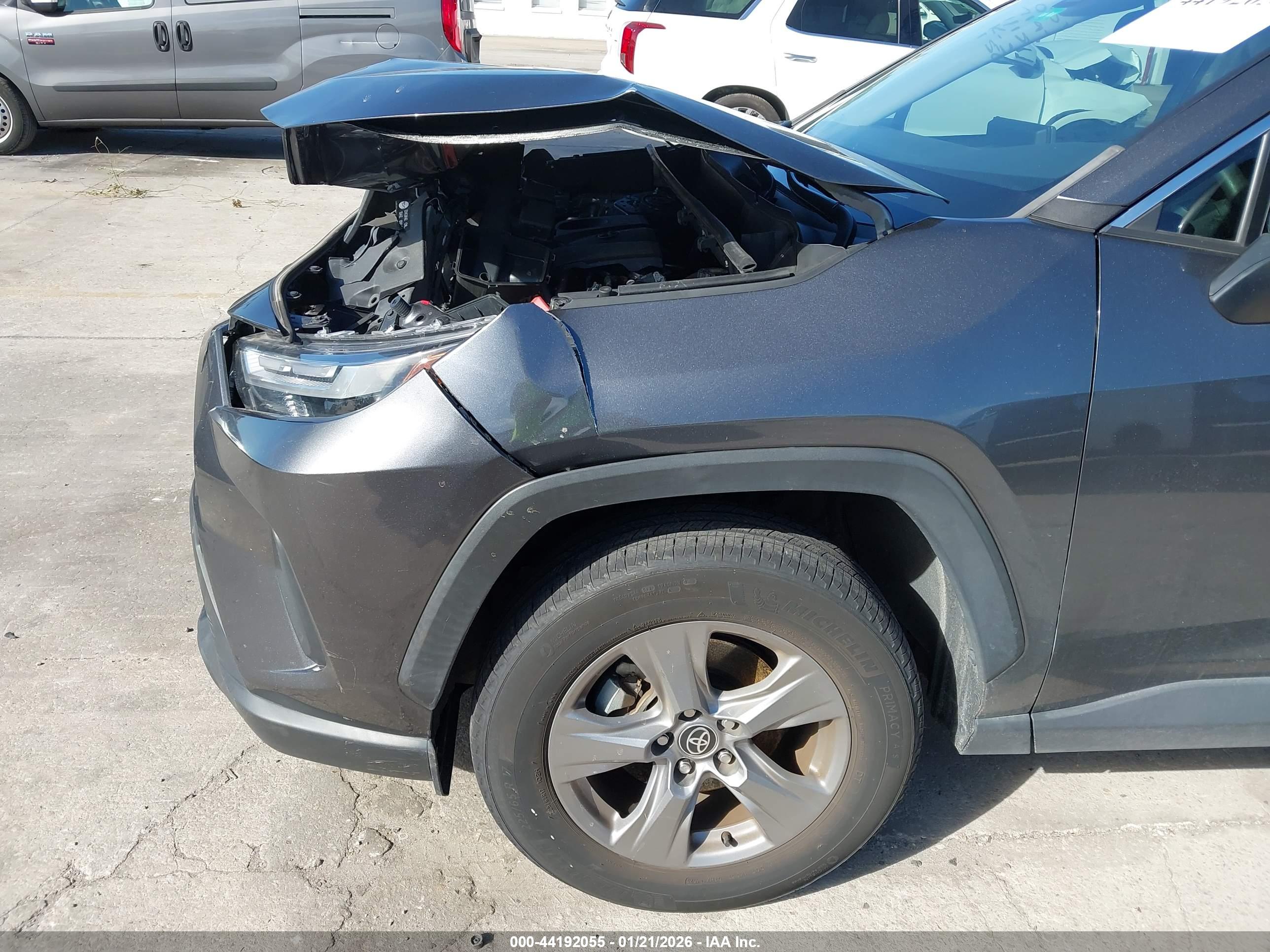 TOYOTA RAV4 image 6