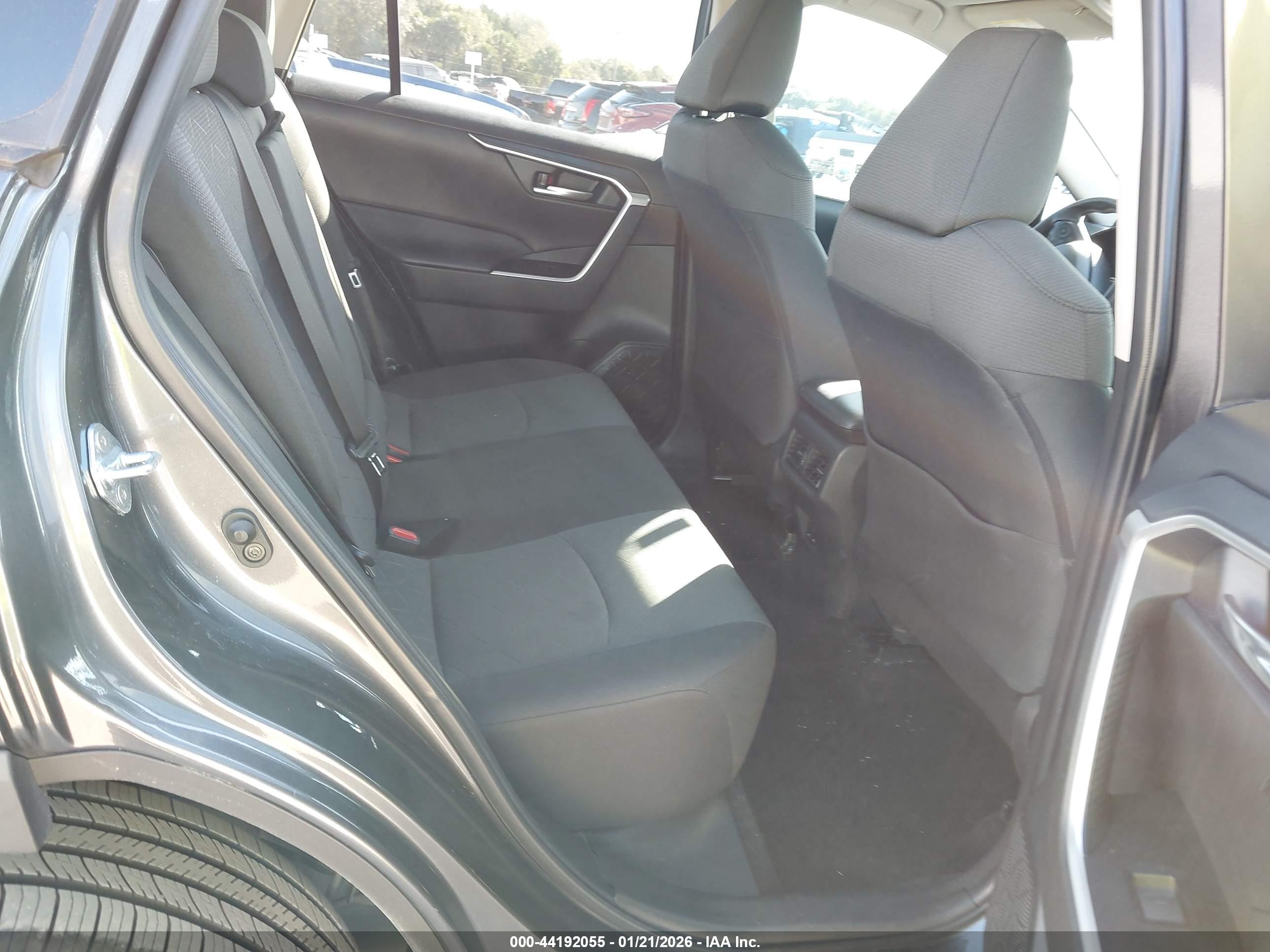 TOYOTA RAV4 image 8