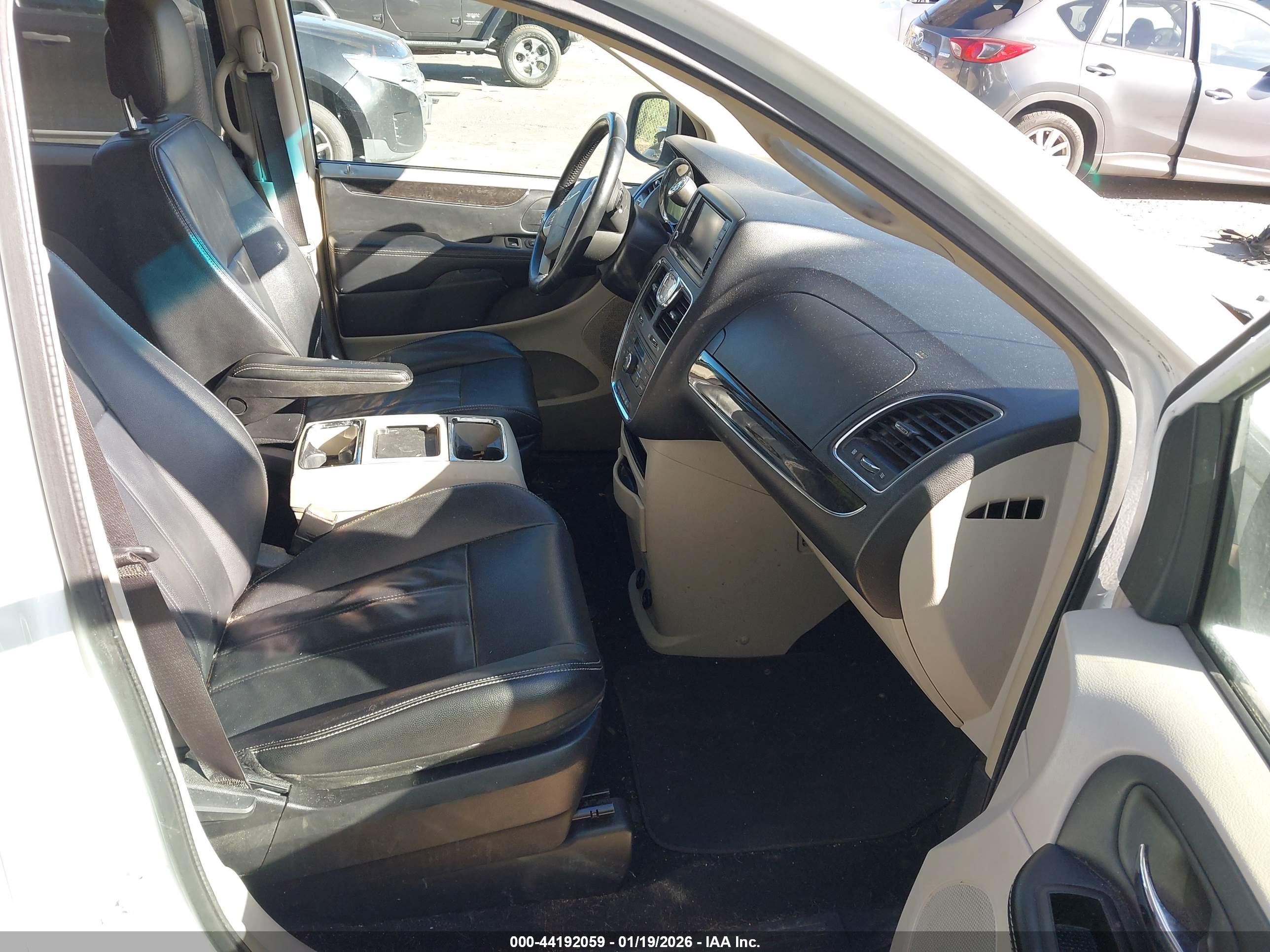 CHRYSLER TOWN image 5