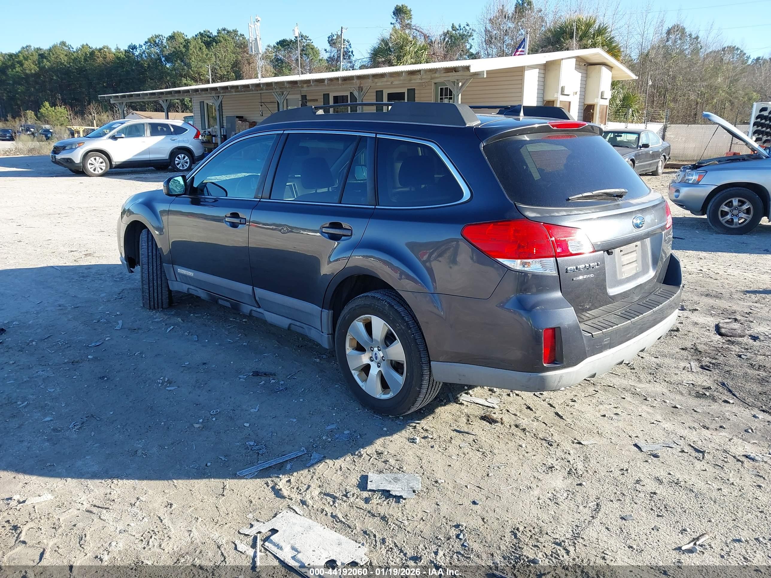 SUBARU OUTBACK image 3