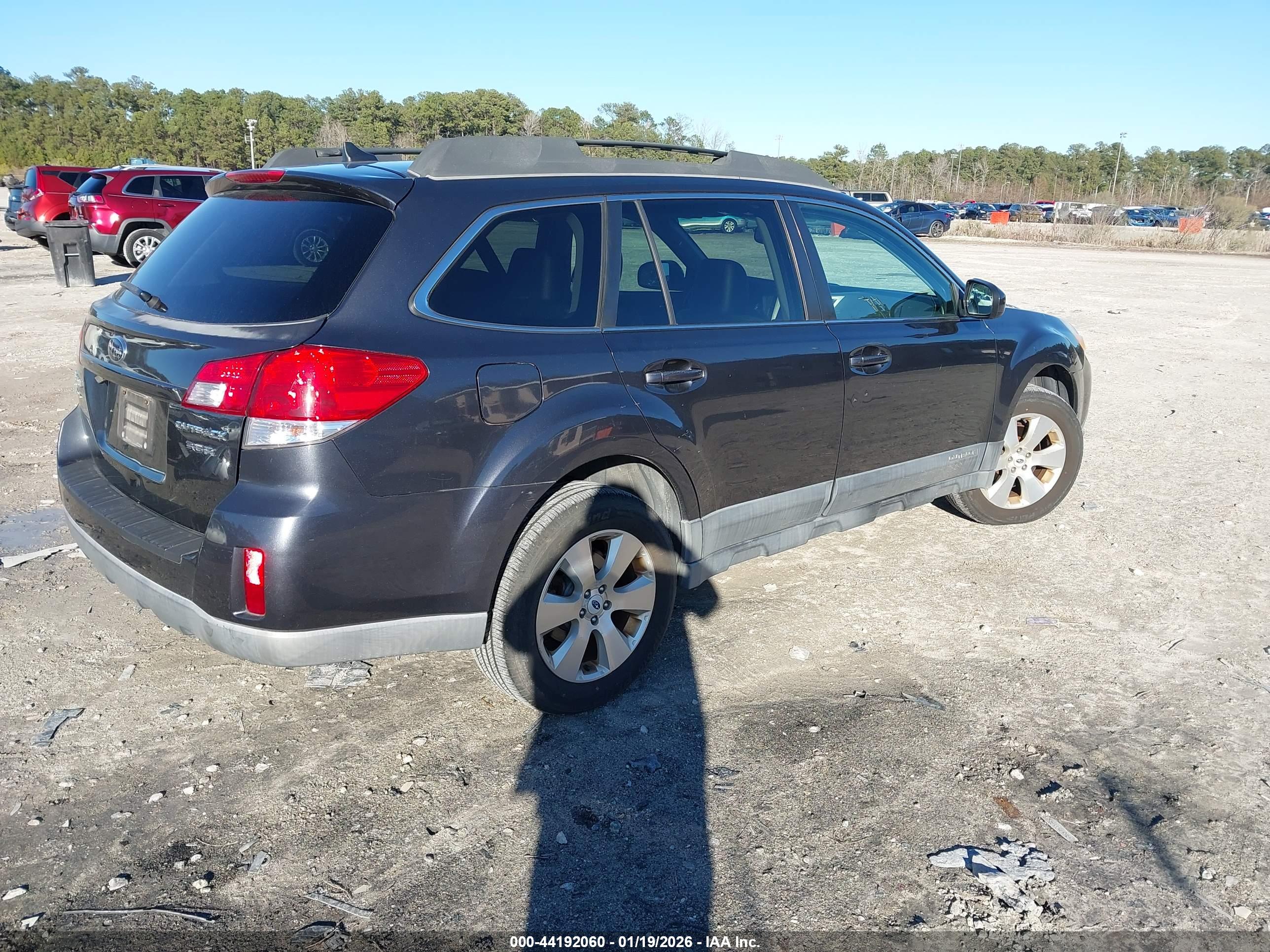 SUBARU OUTBACK image 4