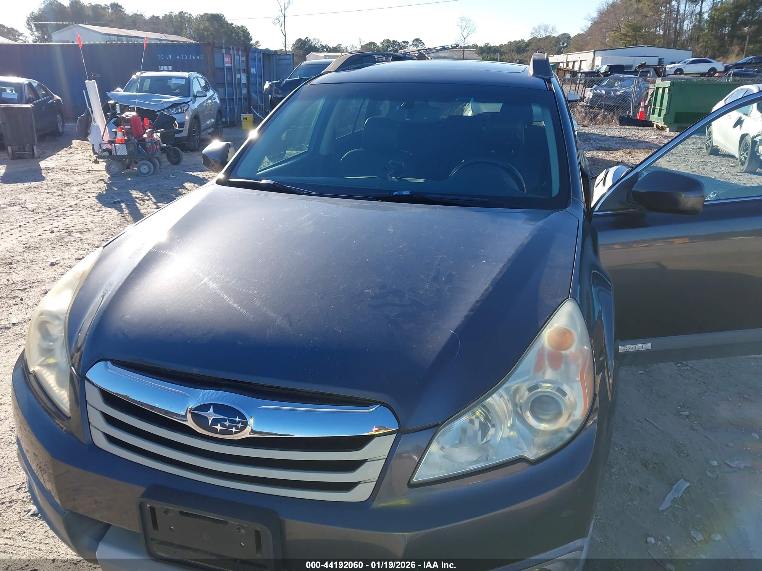 SUBARU OUTBACK image 6