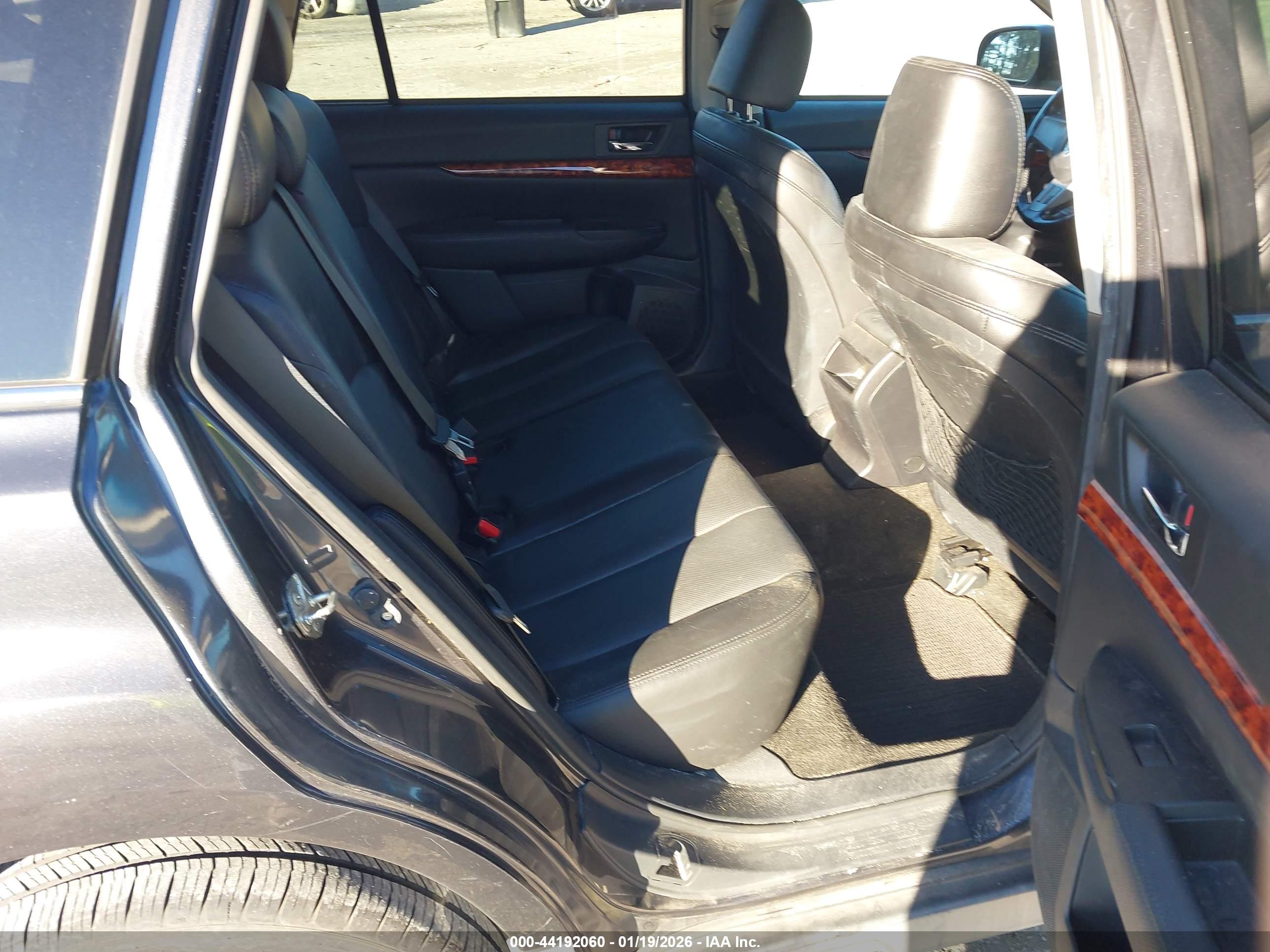 SUBARU OUTBACK image 8