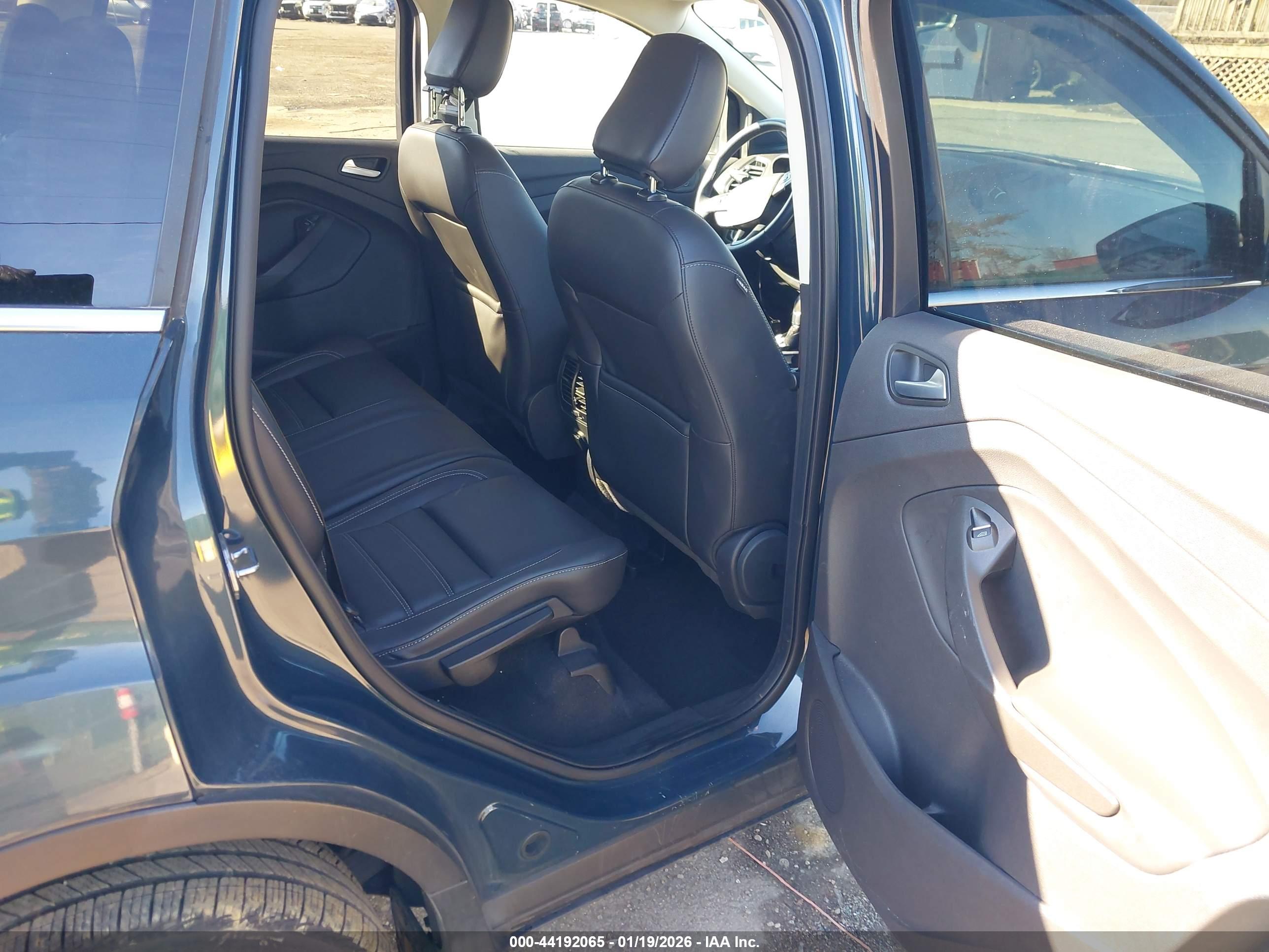 FORD ESCAPE image 8