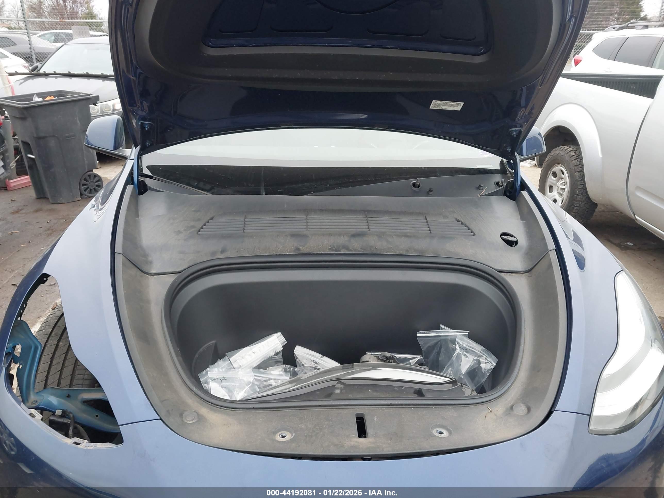 TESLA MODEL image 10