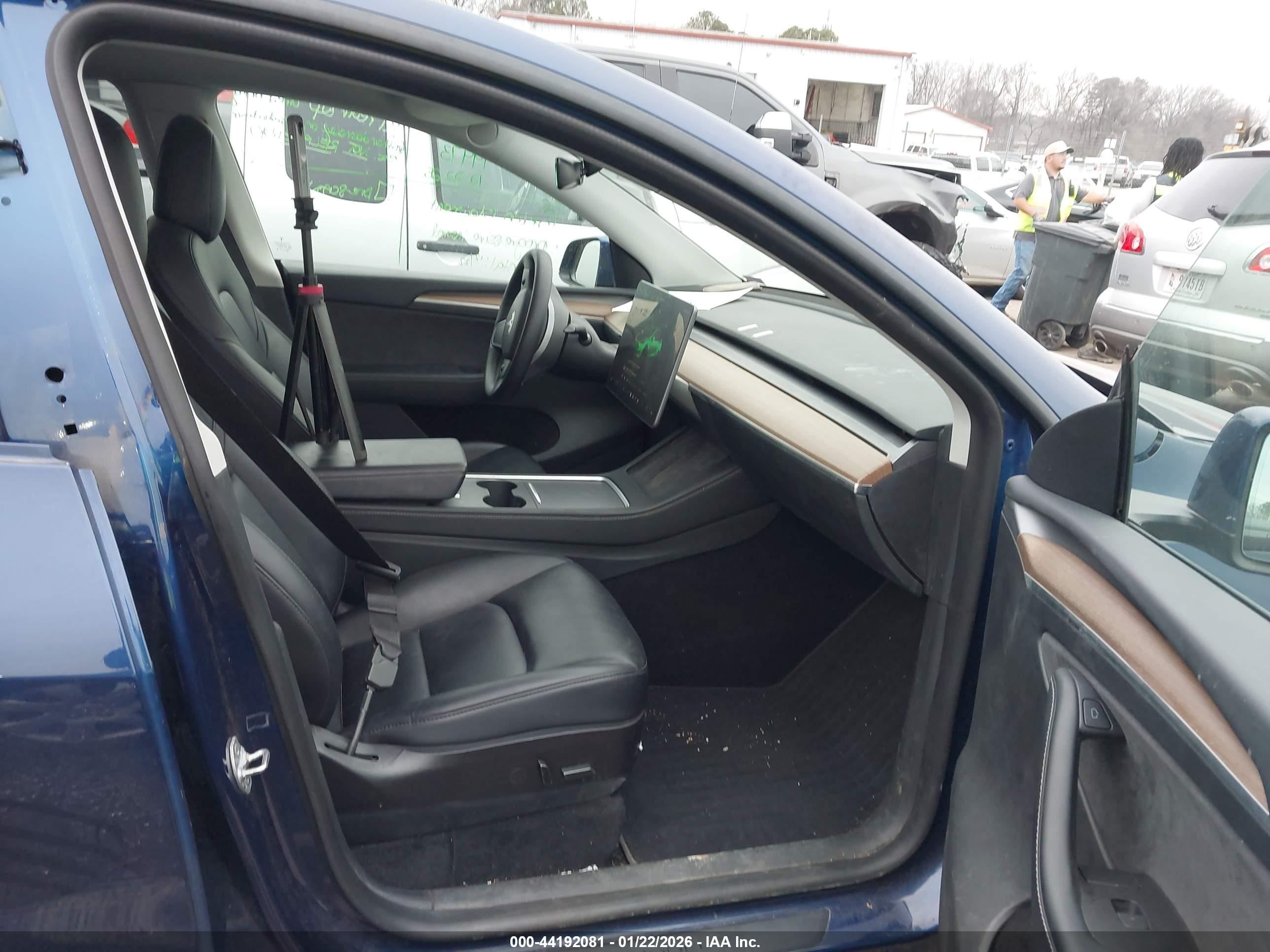 TESLA MODEL image 5