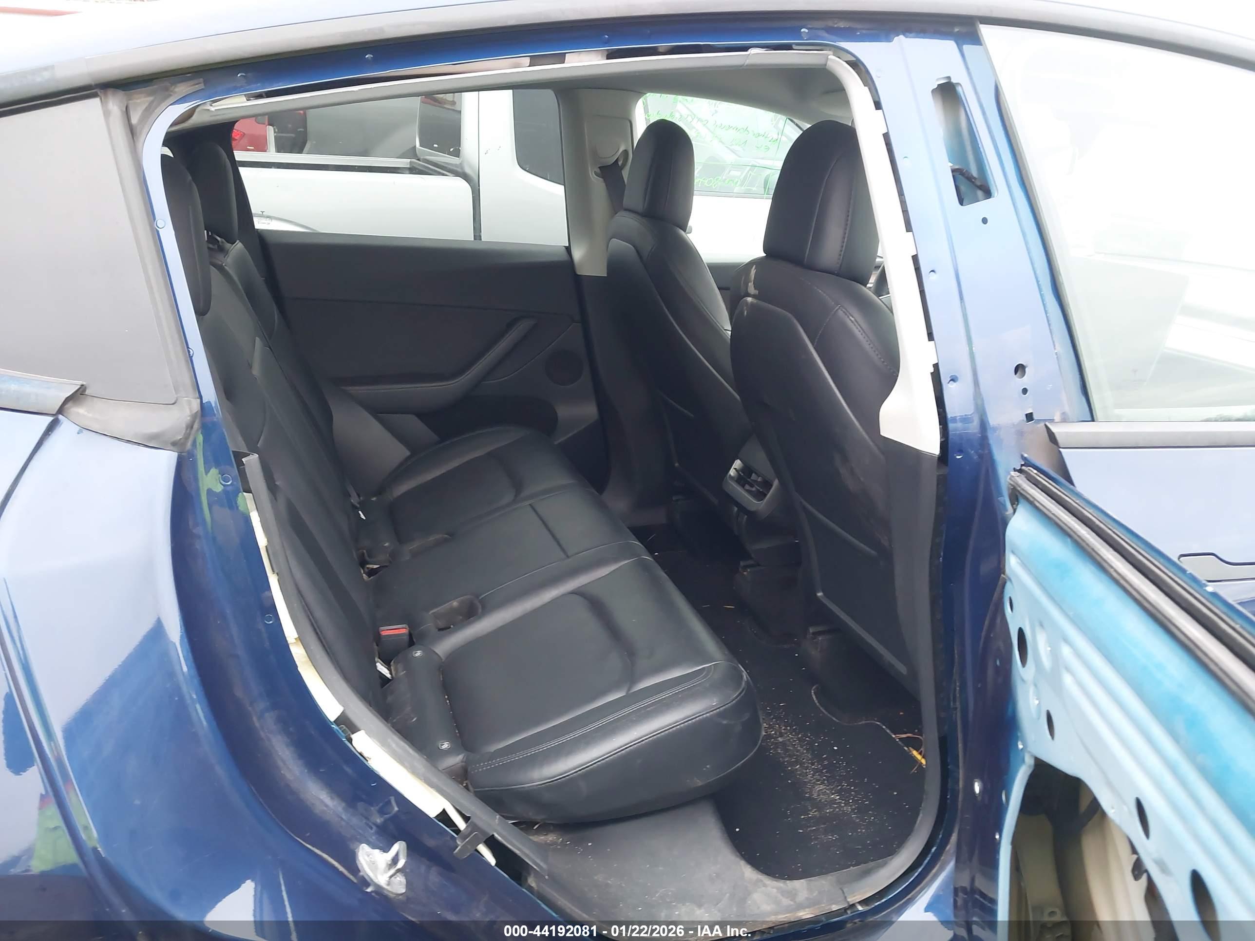 TESLA MODEL image 8