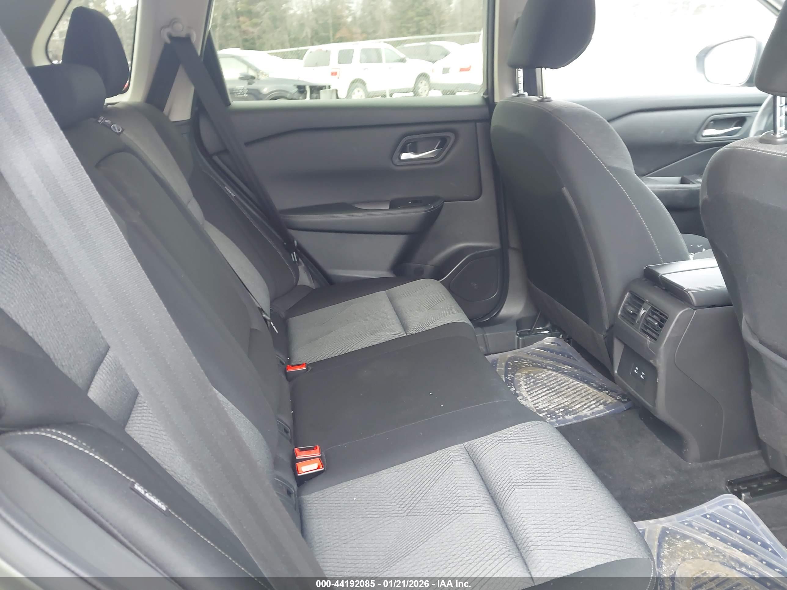 NISSAN ROGUE image 8