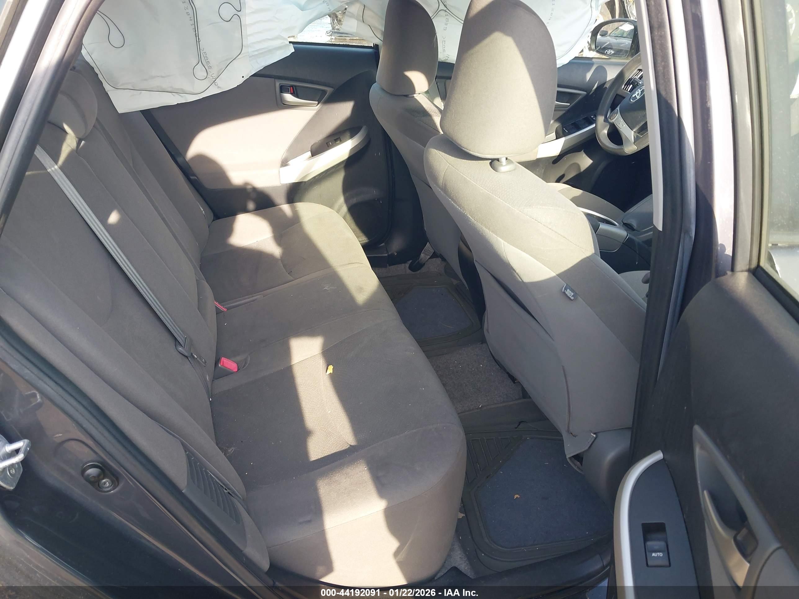 TOYOTA PRIUS image 8