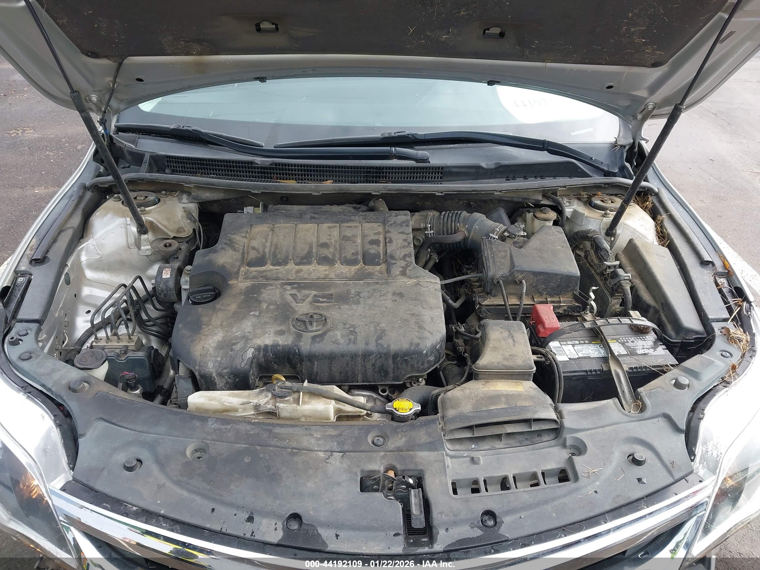 TOYOTA AVALON image 10
