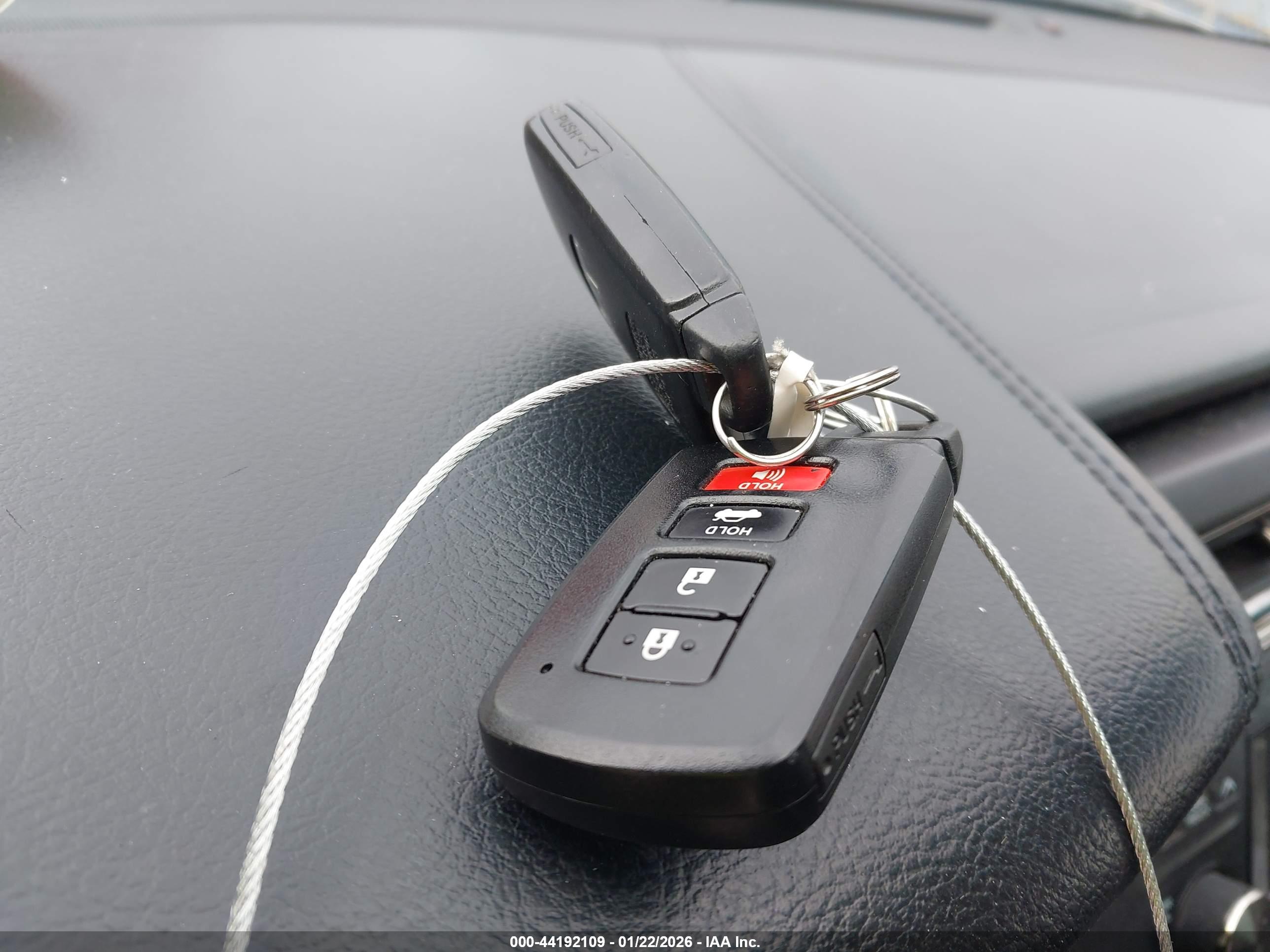 TOYOTA AVALON image 11