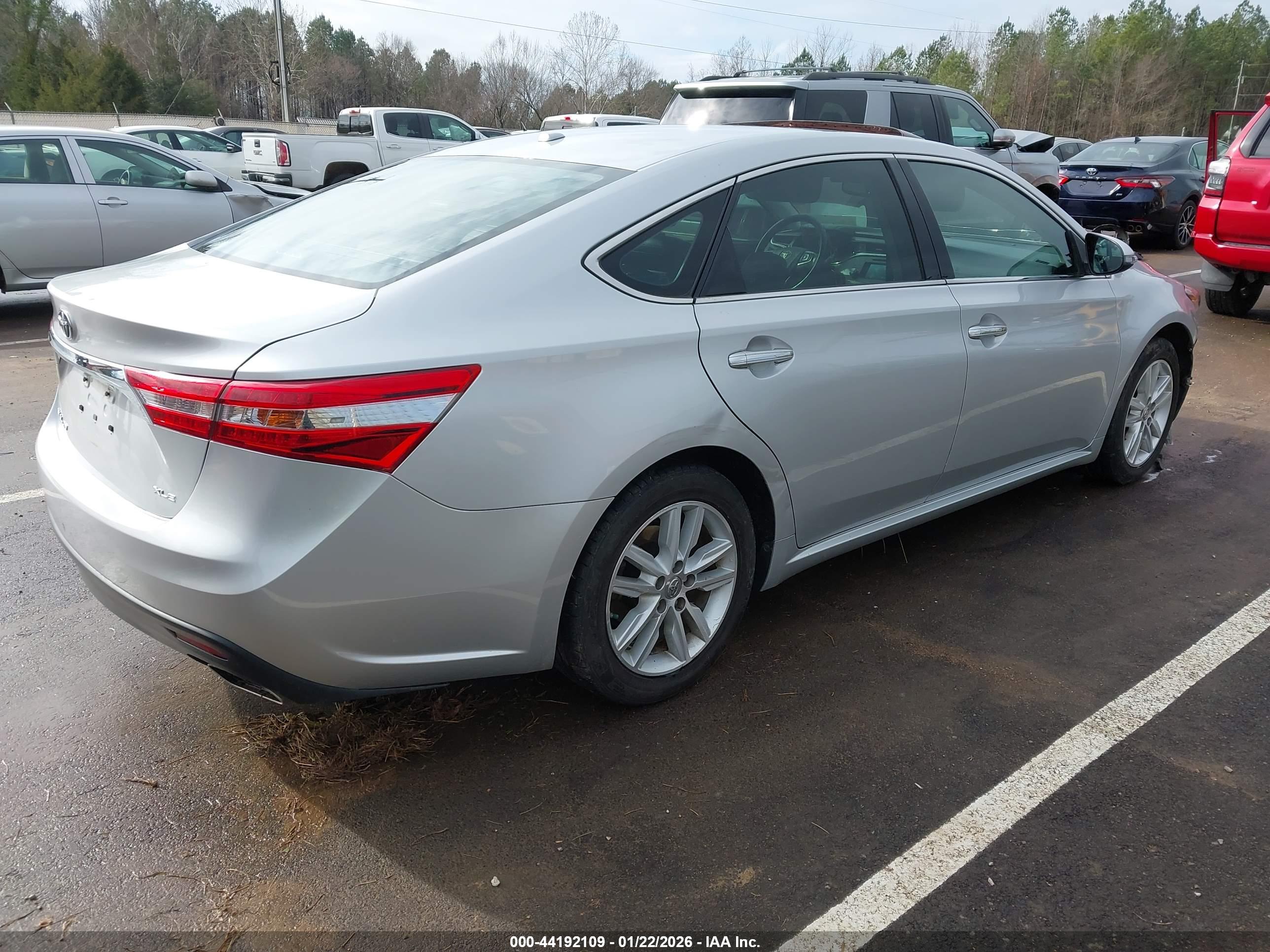 TOYOTA AVALON image 4