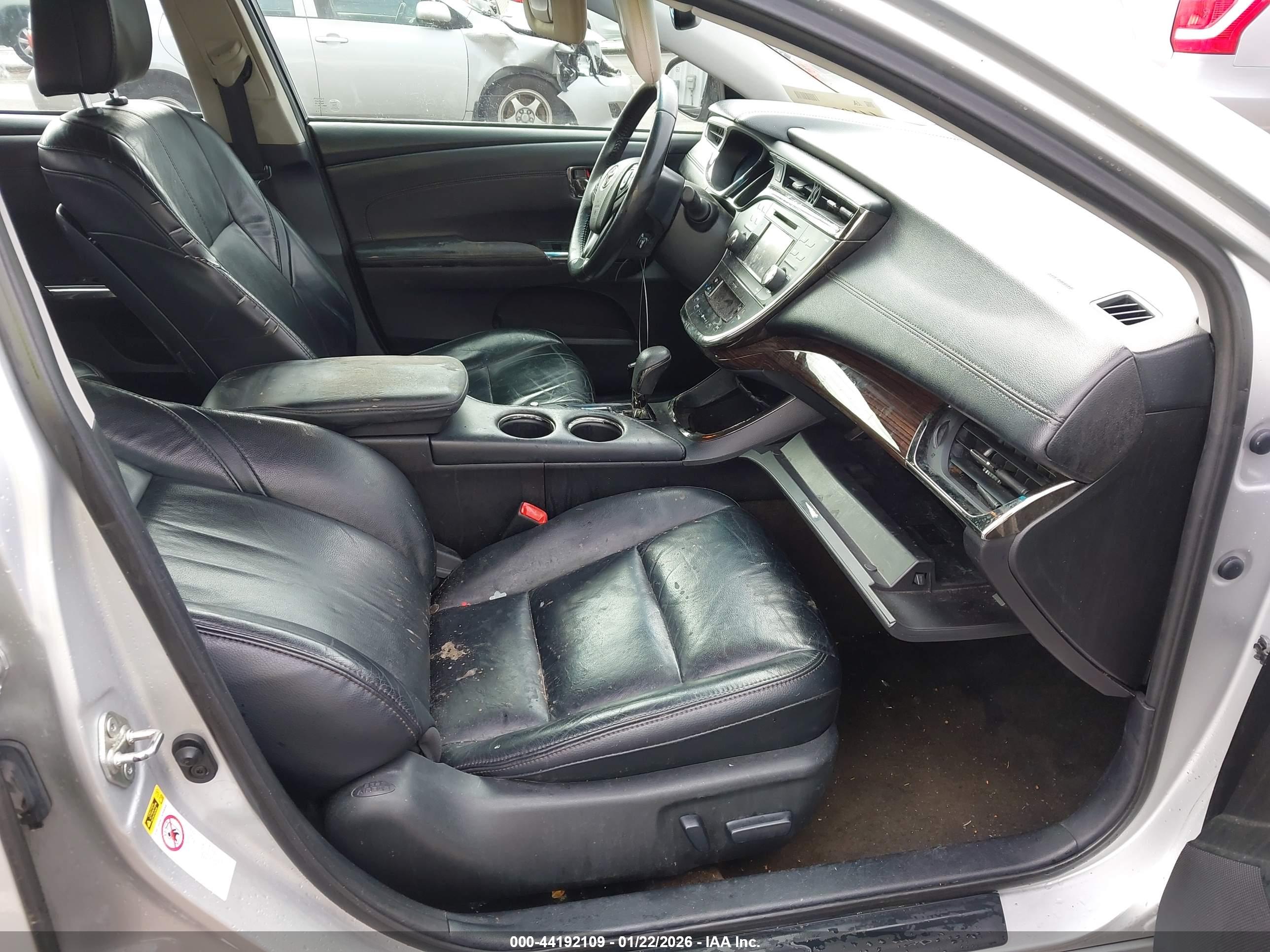 TOYOTA AVALON image 5