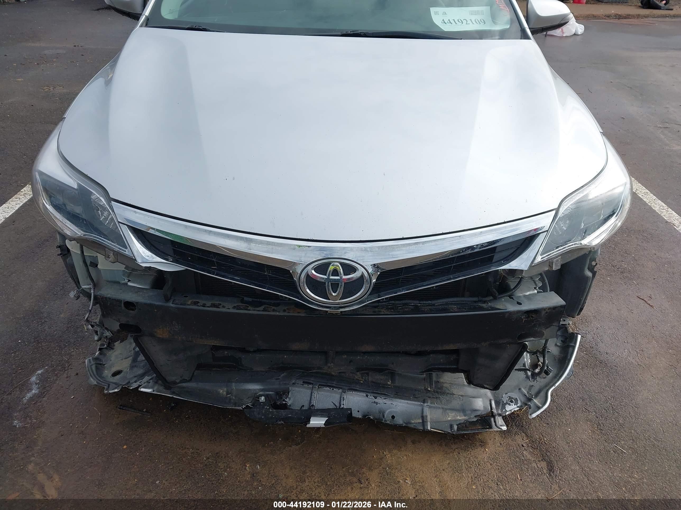 TOYOTA AVALON image 6