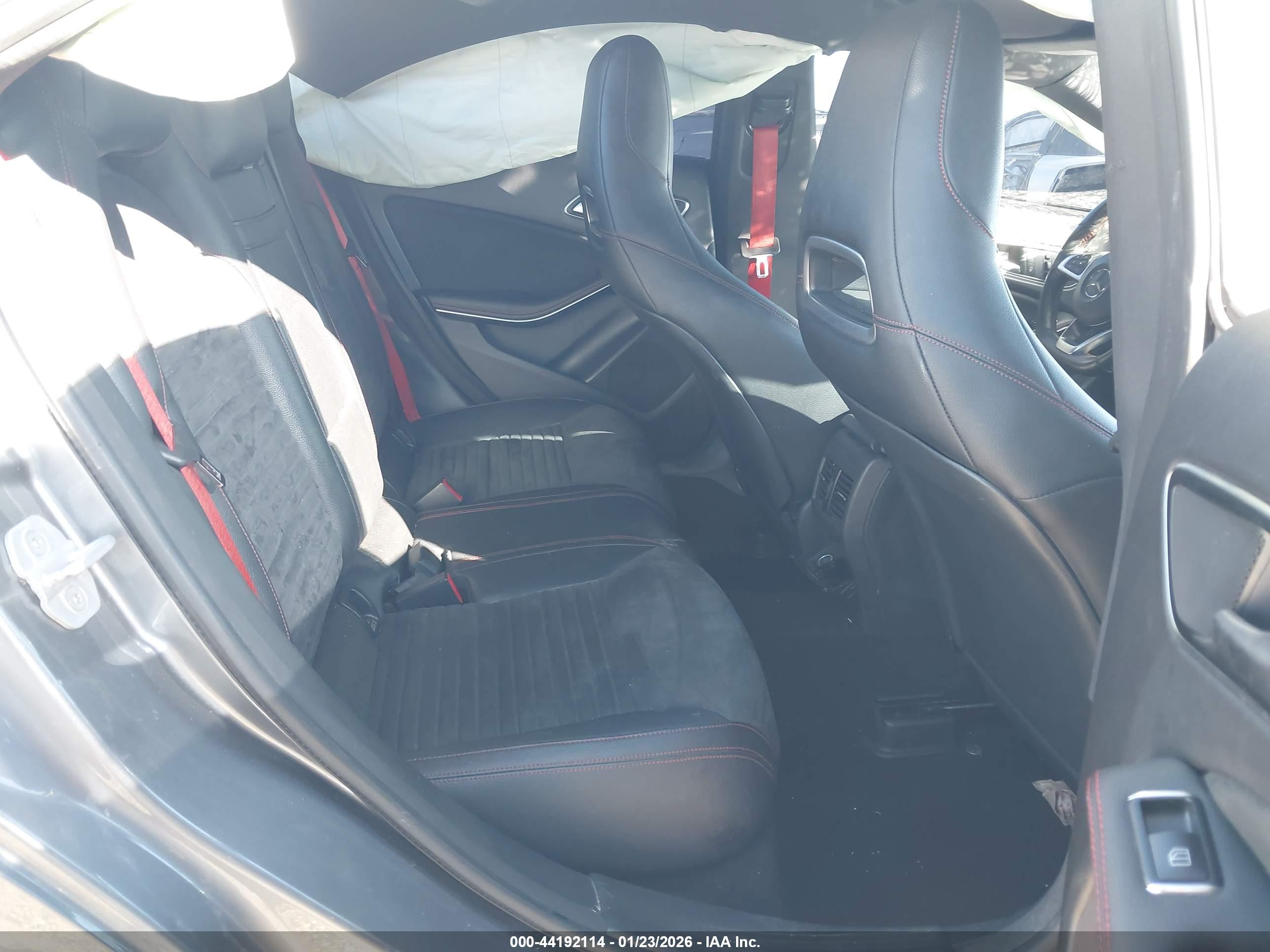 MERCEDES-BENZ CLA image 8