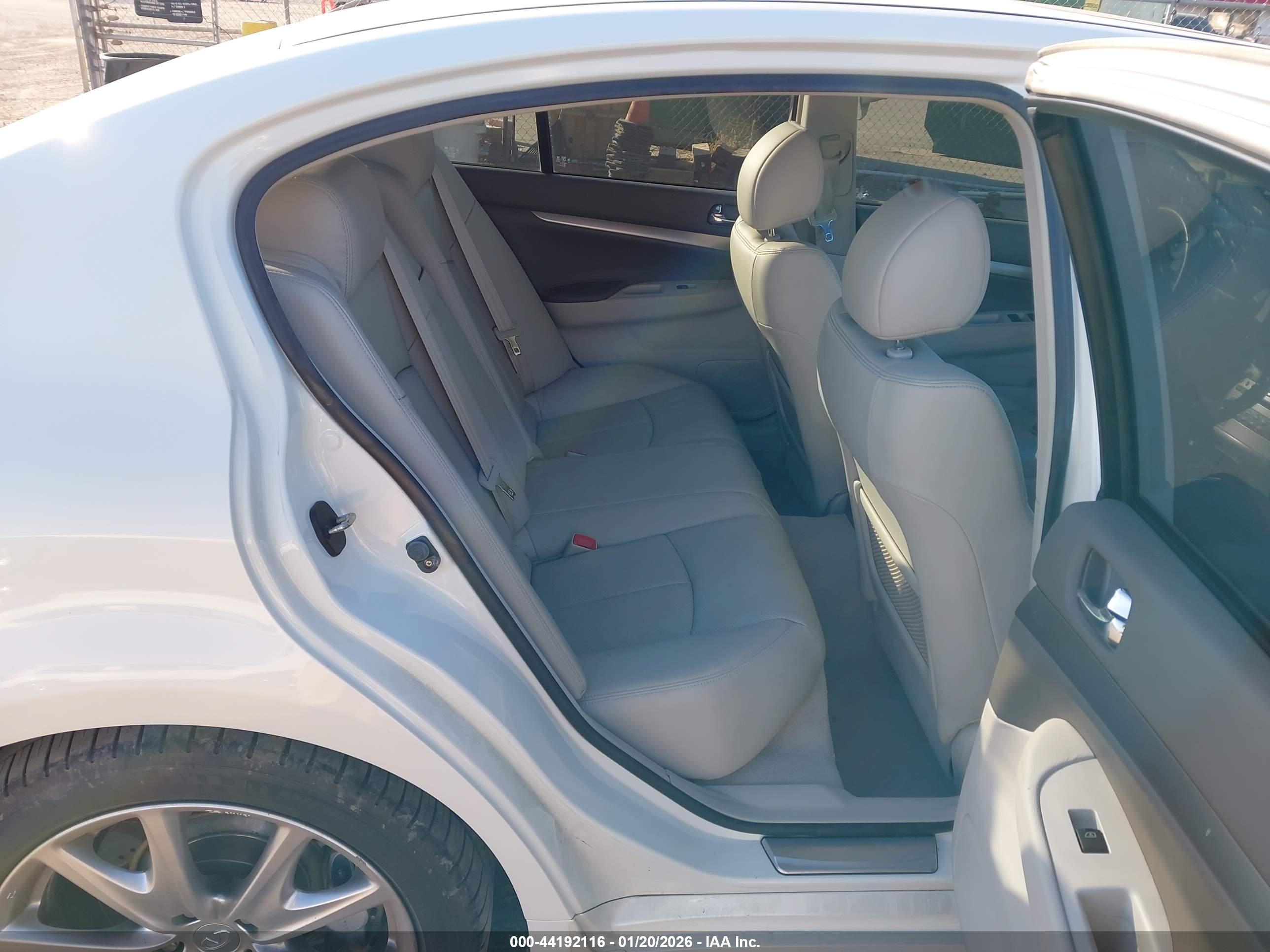 INFINITI G37 image 8