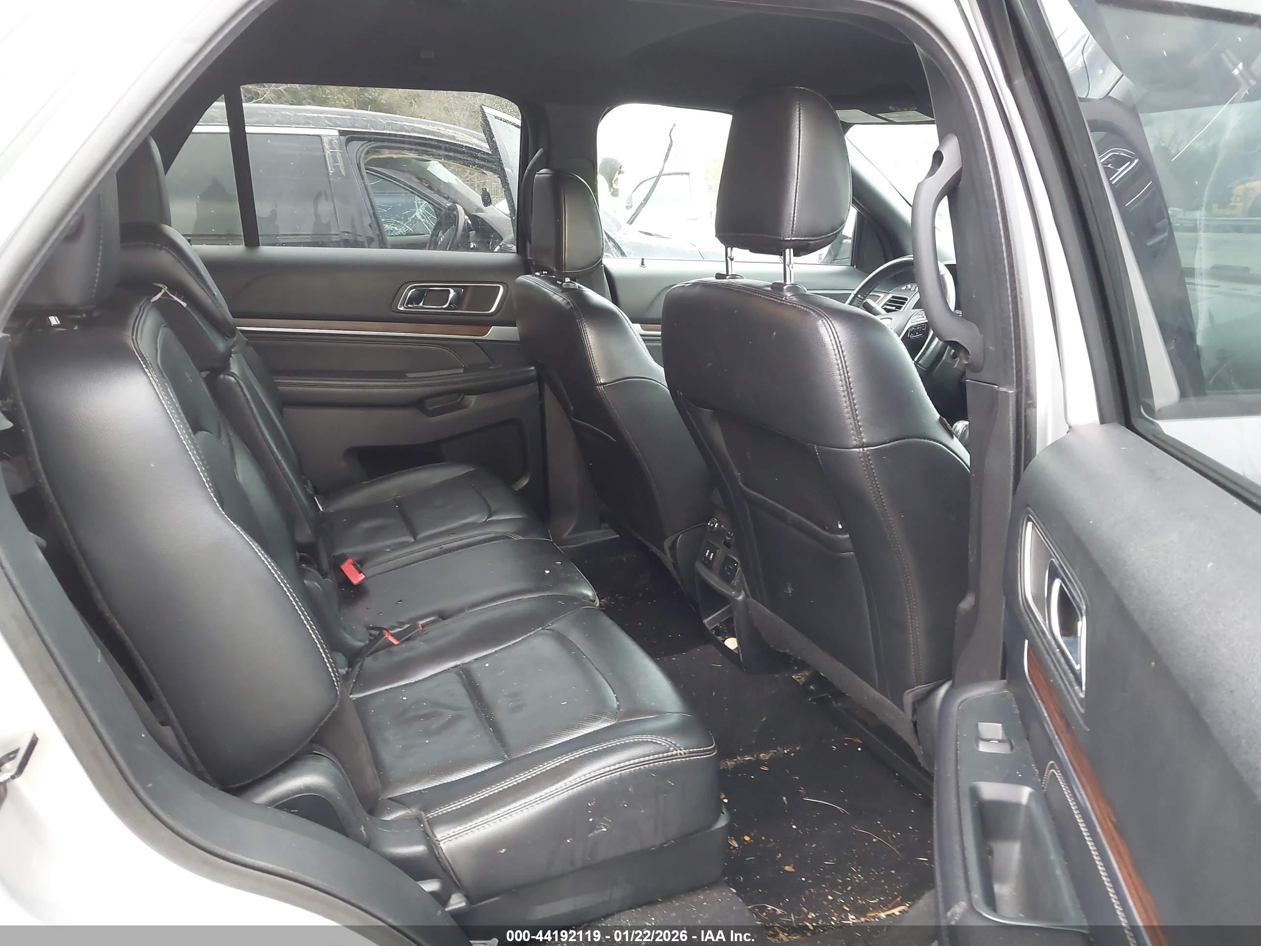 FORD EXPLORER image 8