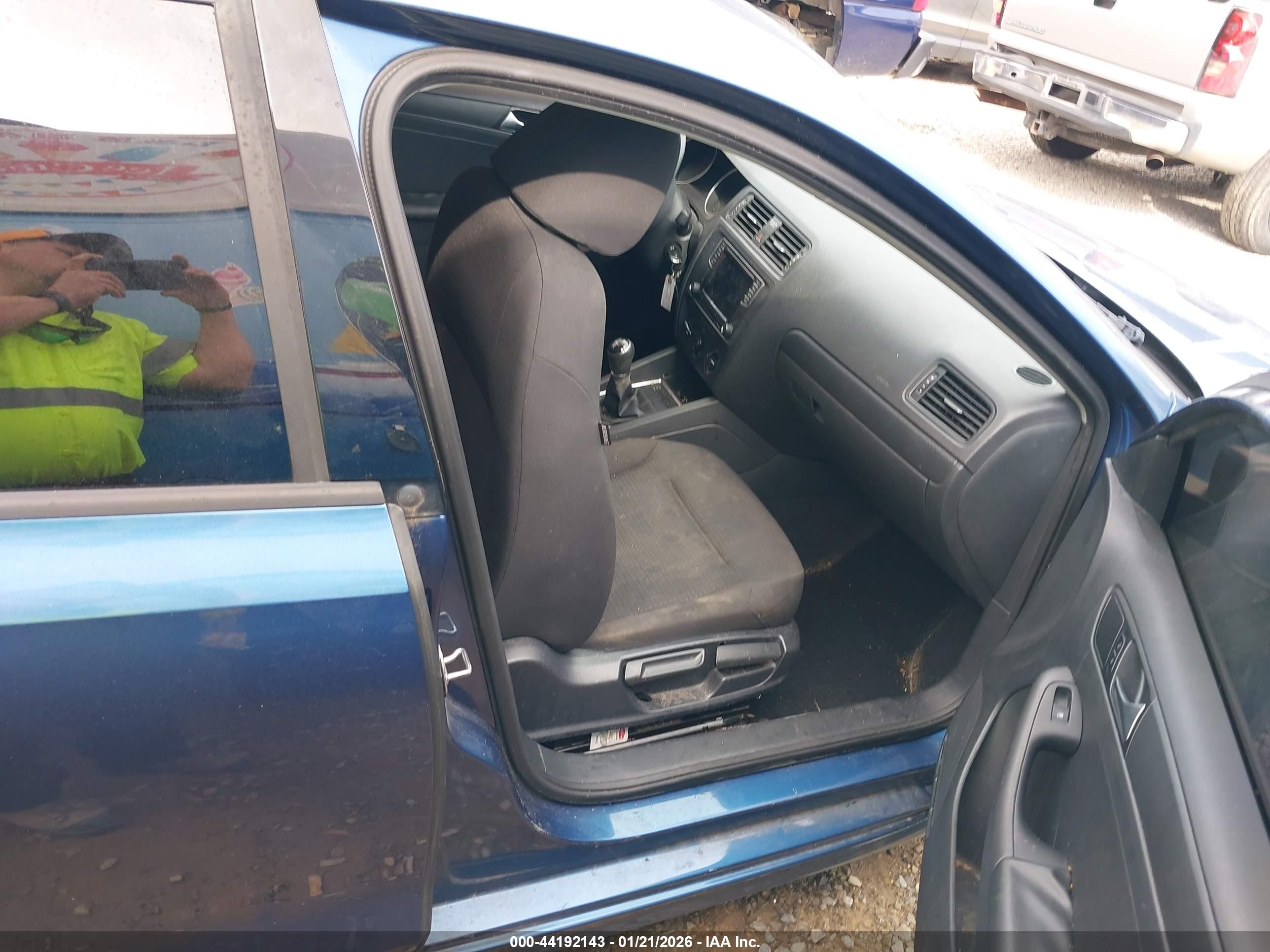 VOLKSWAGEN JETTA image 5
