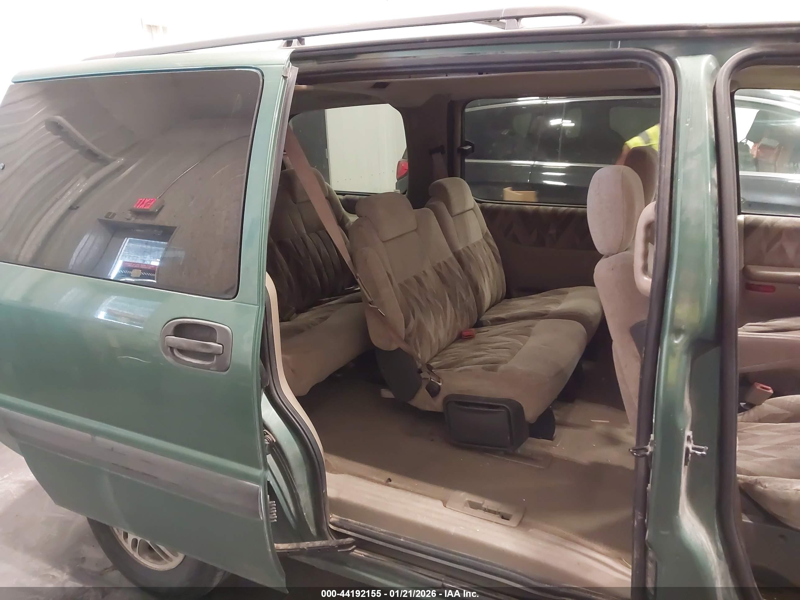CHEVROLET VENTURE image 8