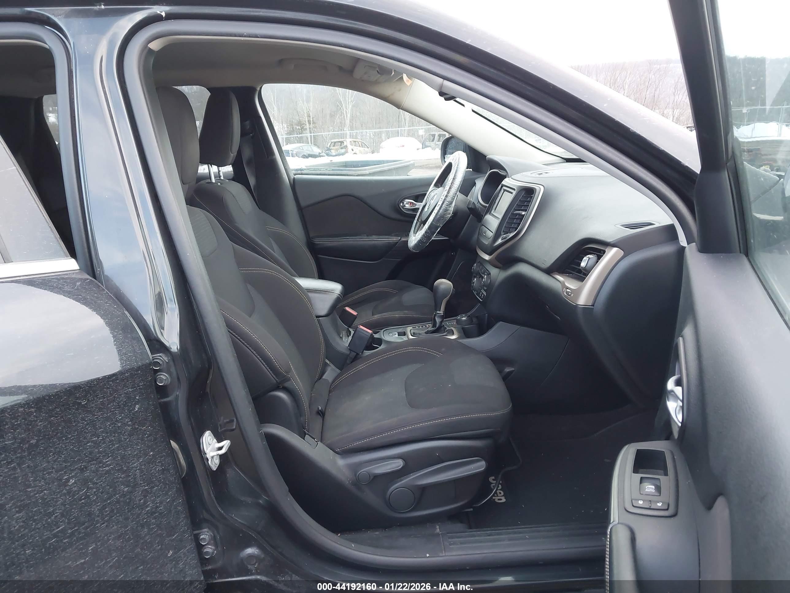JEEP CHEROKEE image 5