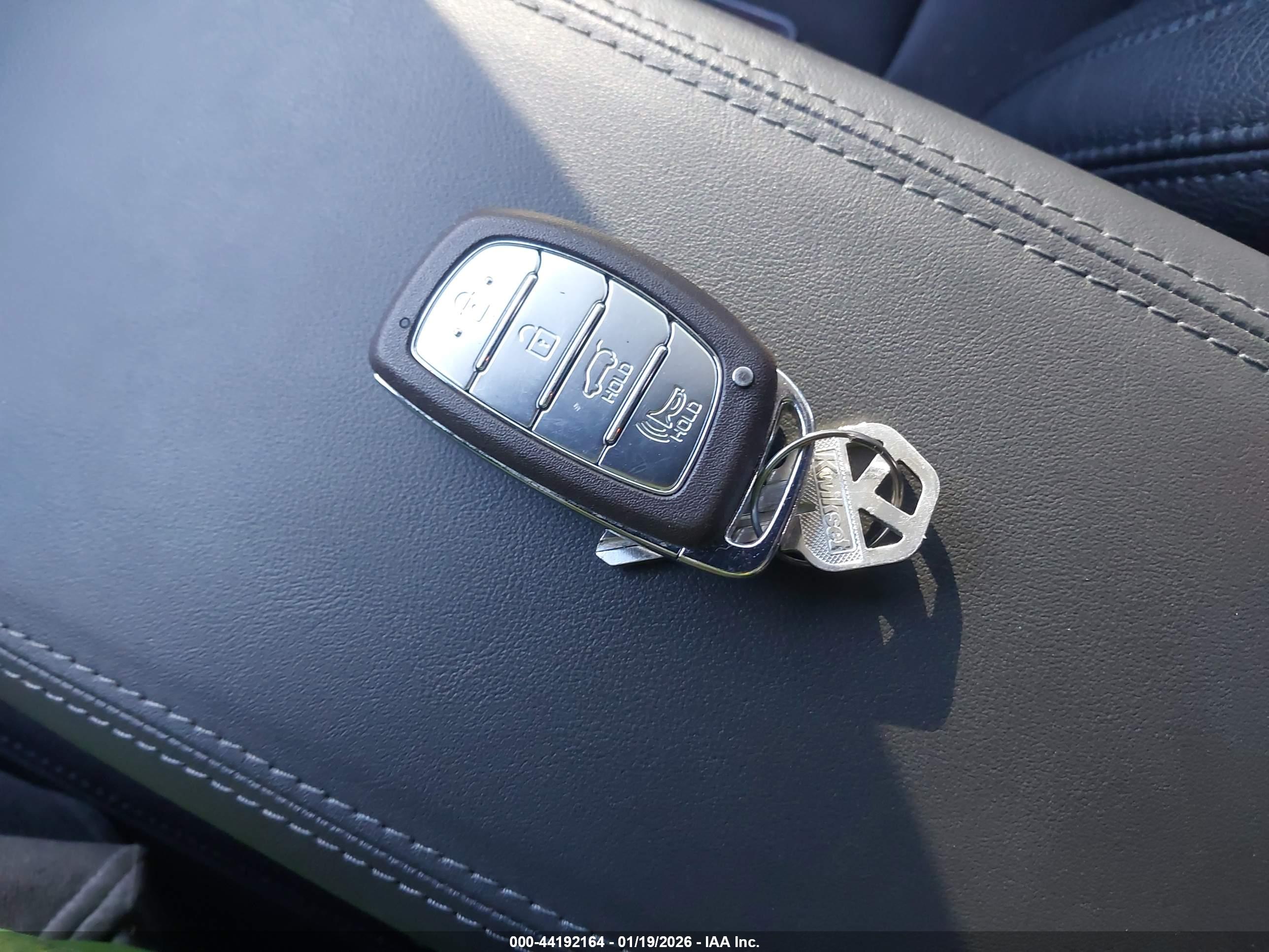 HYUNDAI TUCSON image 11