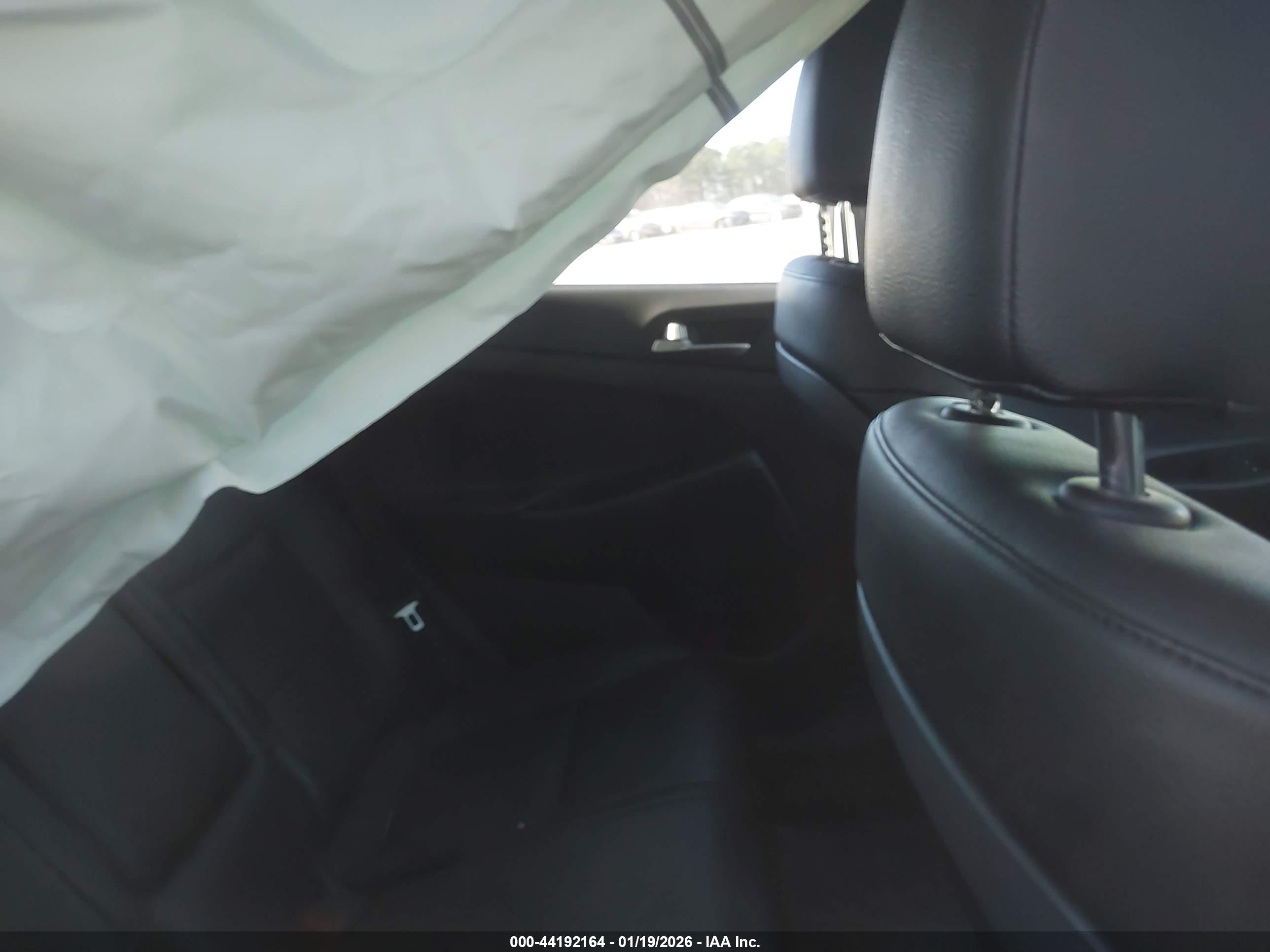 HYUNDAI TUCSON image 8