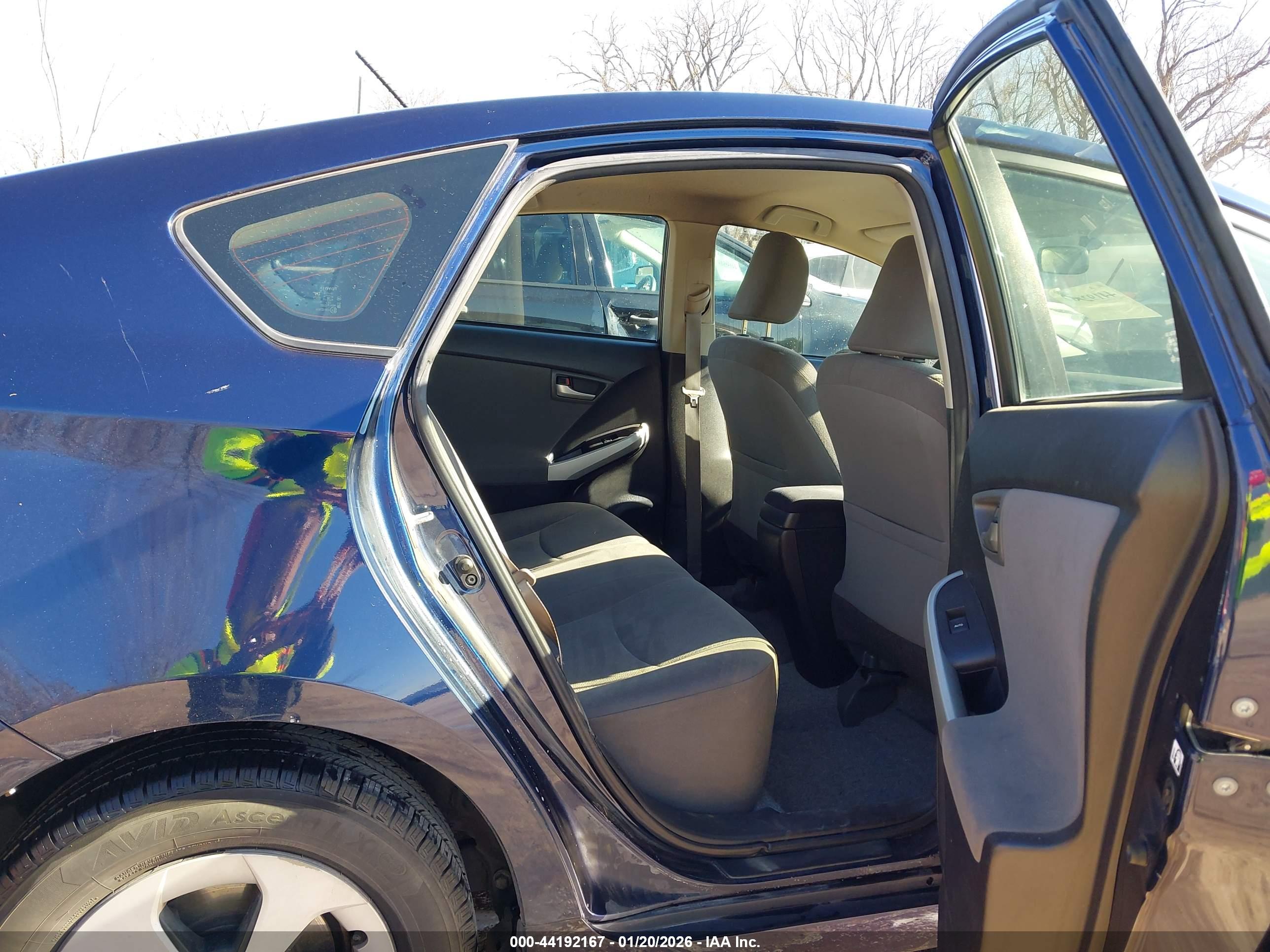TOYOTA PRIUS image 8