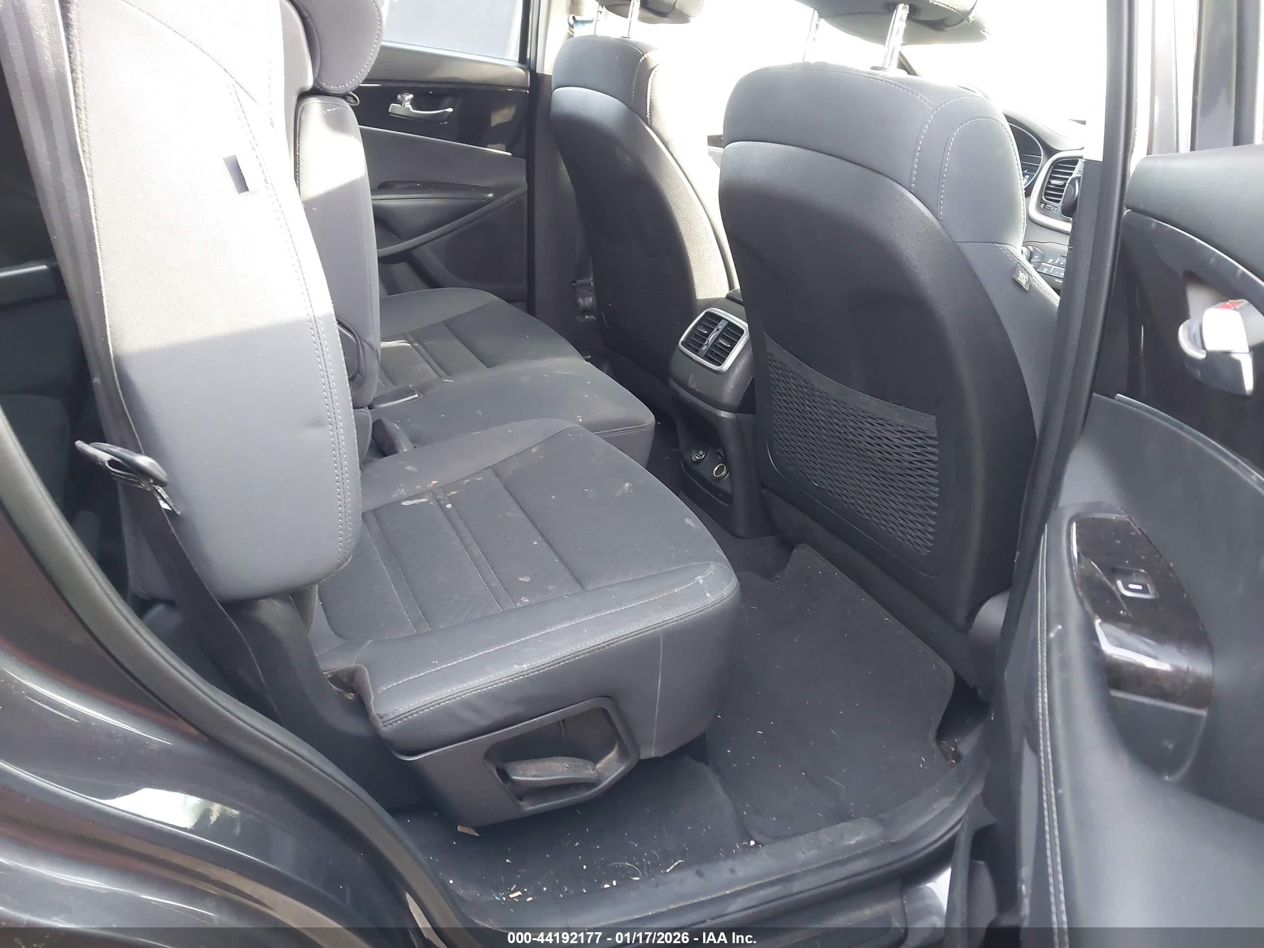KIA SORENTO image 8