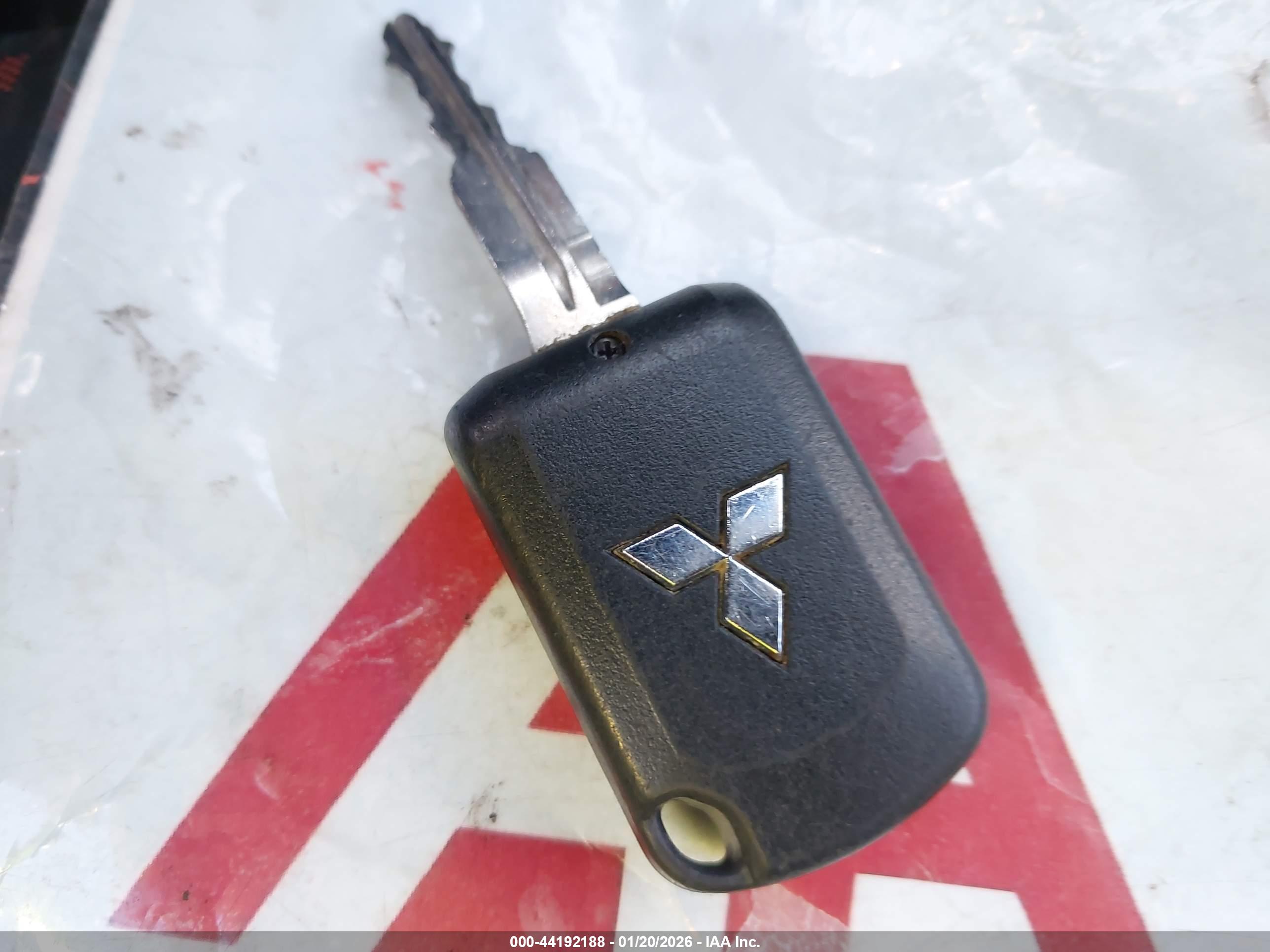MITSUBISHI OUTLANDER image 11
