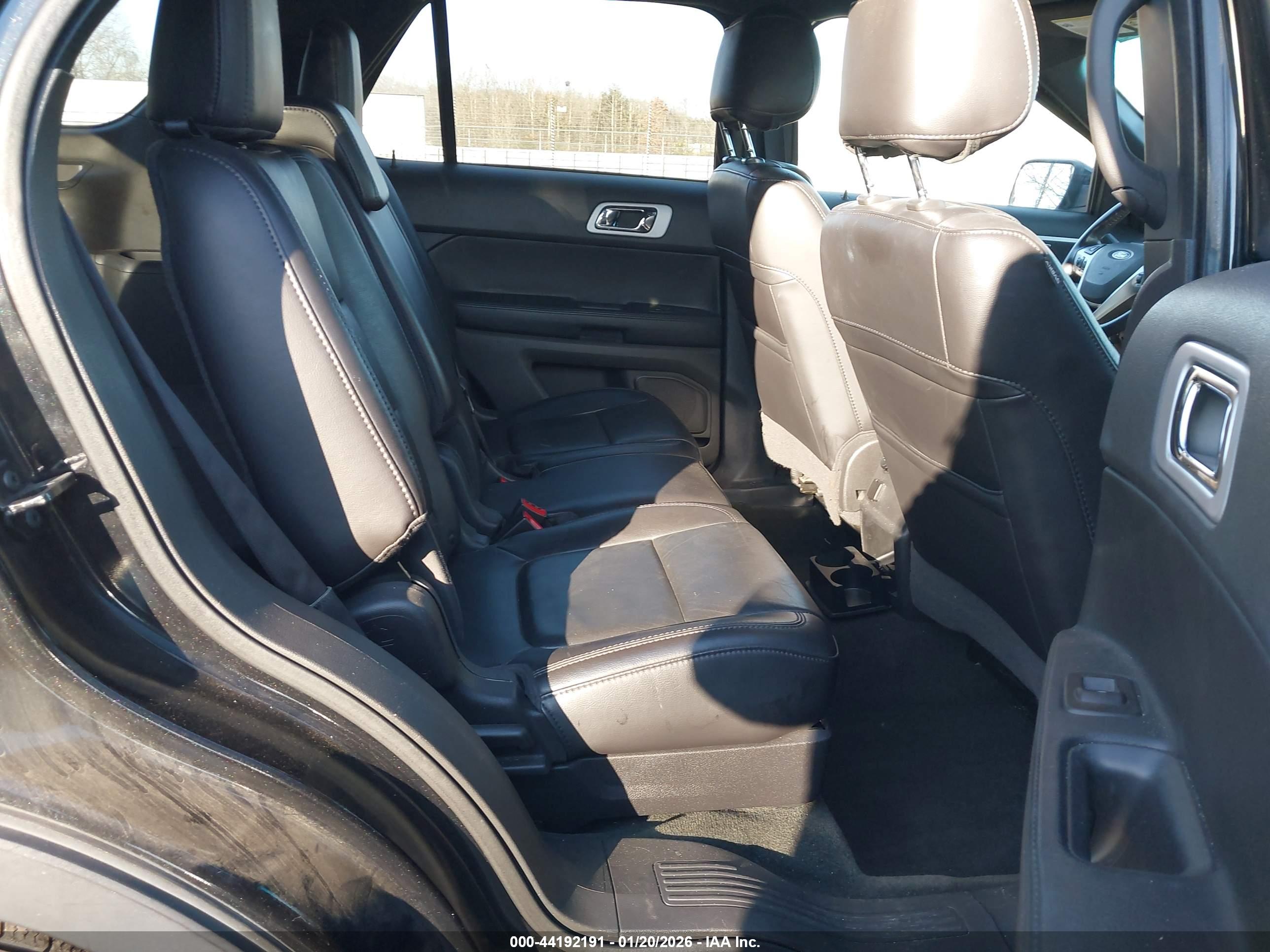 FORD EXPLORER image 8