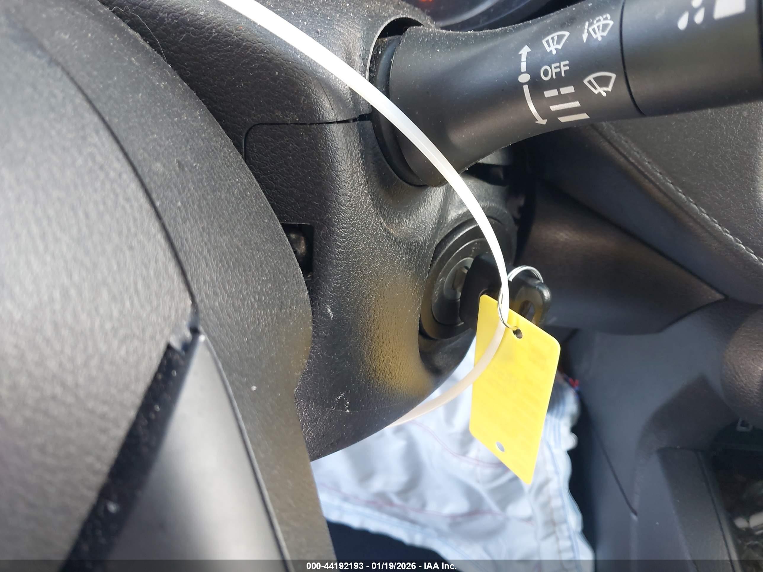 NISSAN VERSA image 11