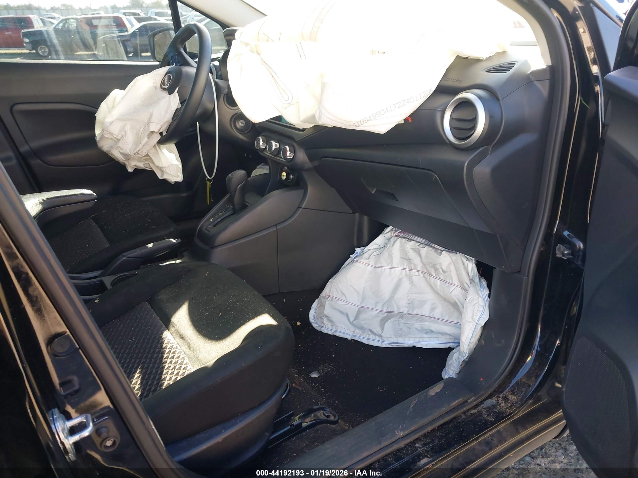 NISSAN VERSA image 5