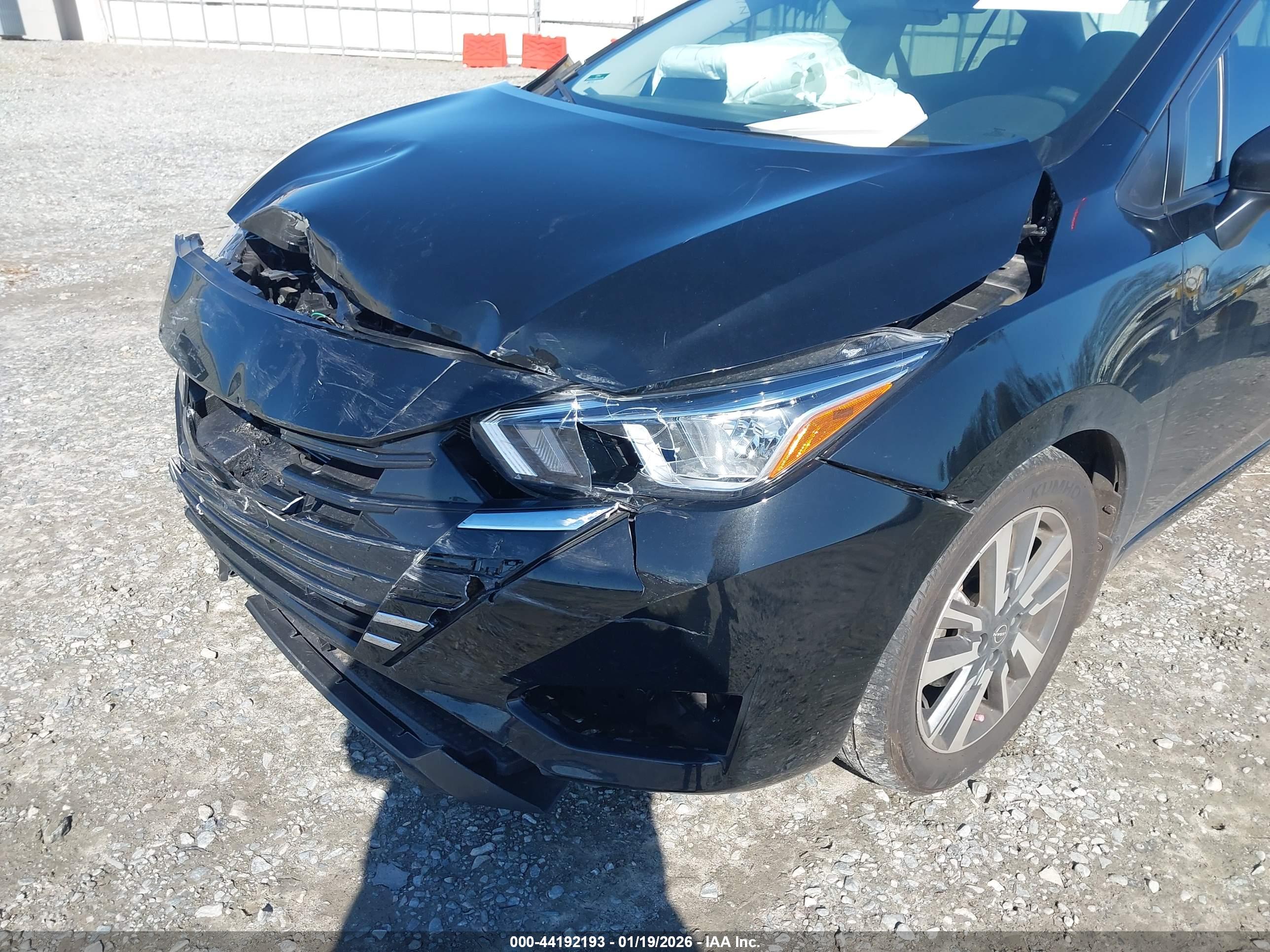NISSAN VERSA image 6
