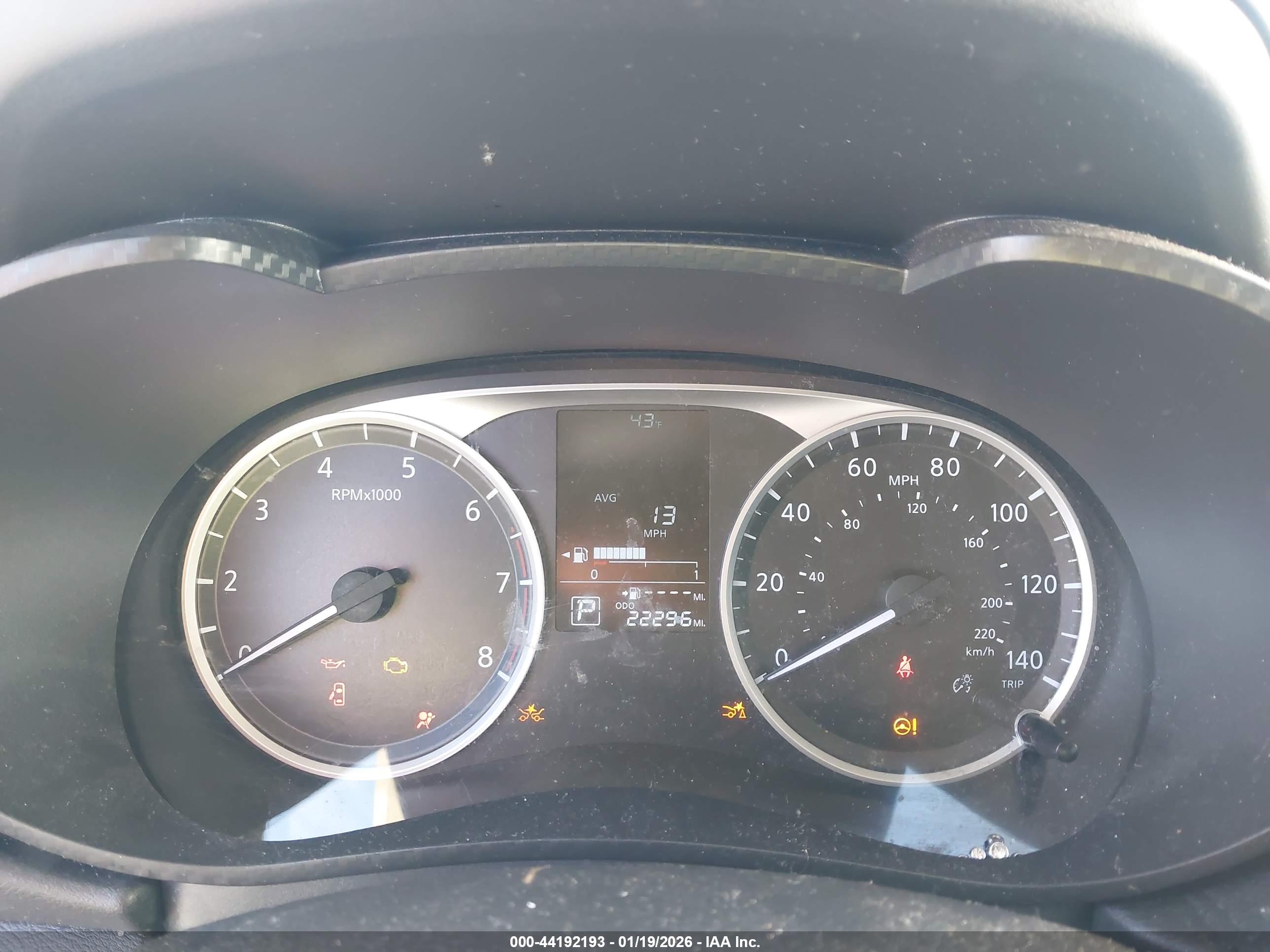 NISSAN VERSA image 7