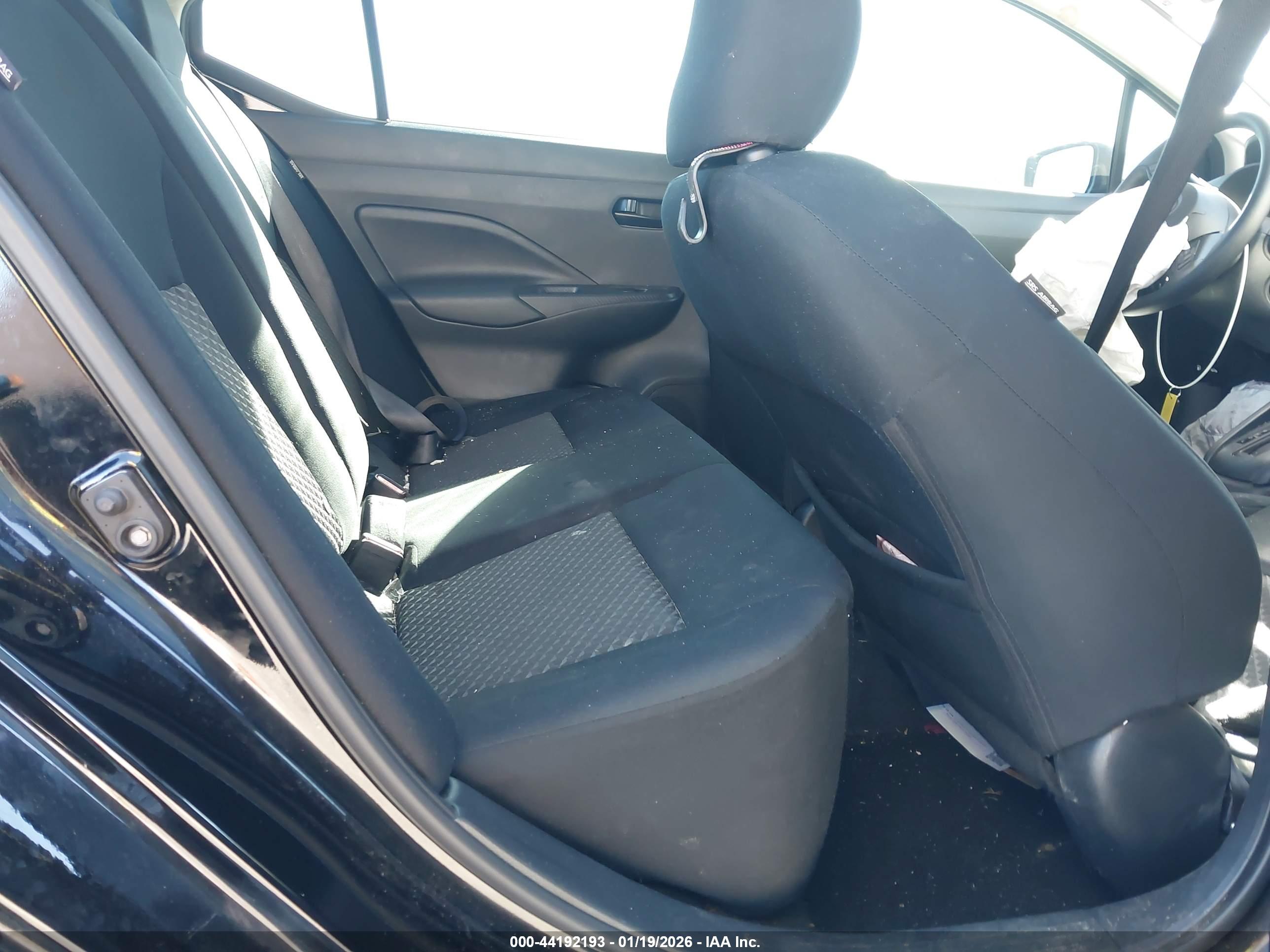 NISSAN VERSA image 8