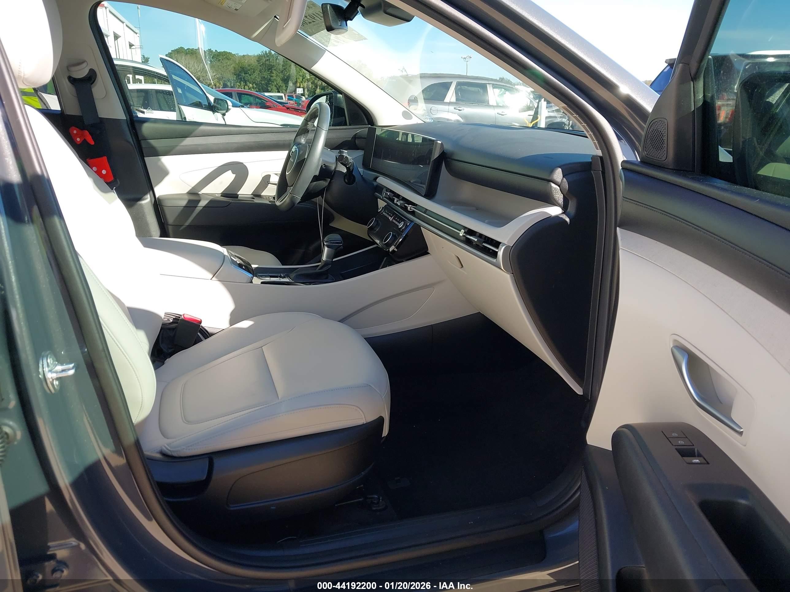 HYUNDAI TUCSON image 5