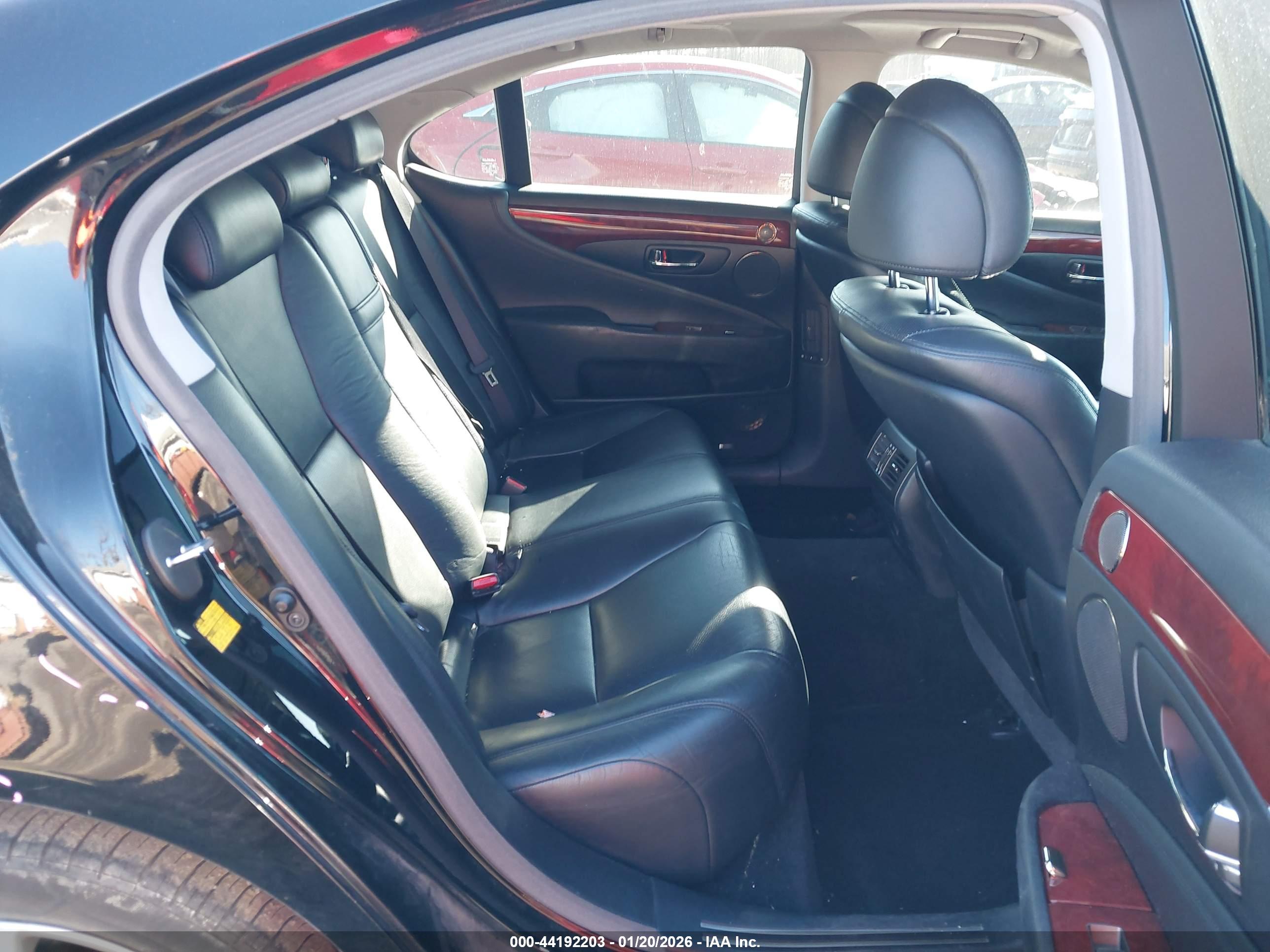 LEXUS LS image 8