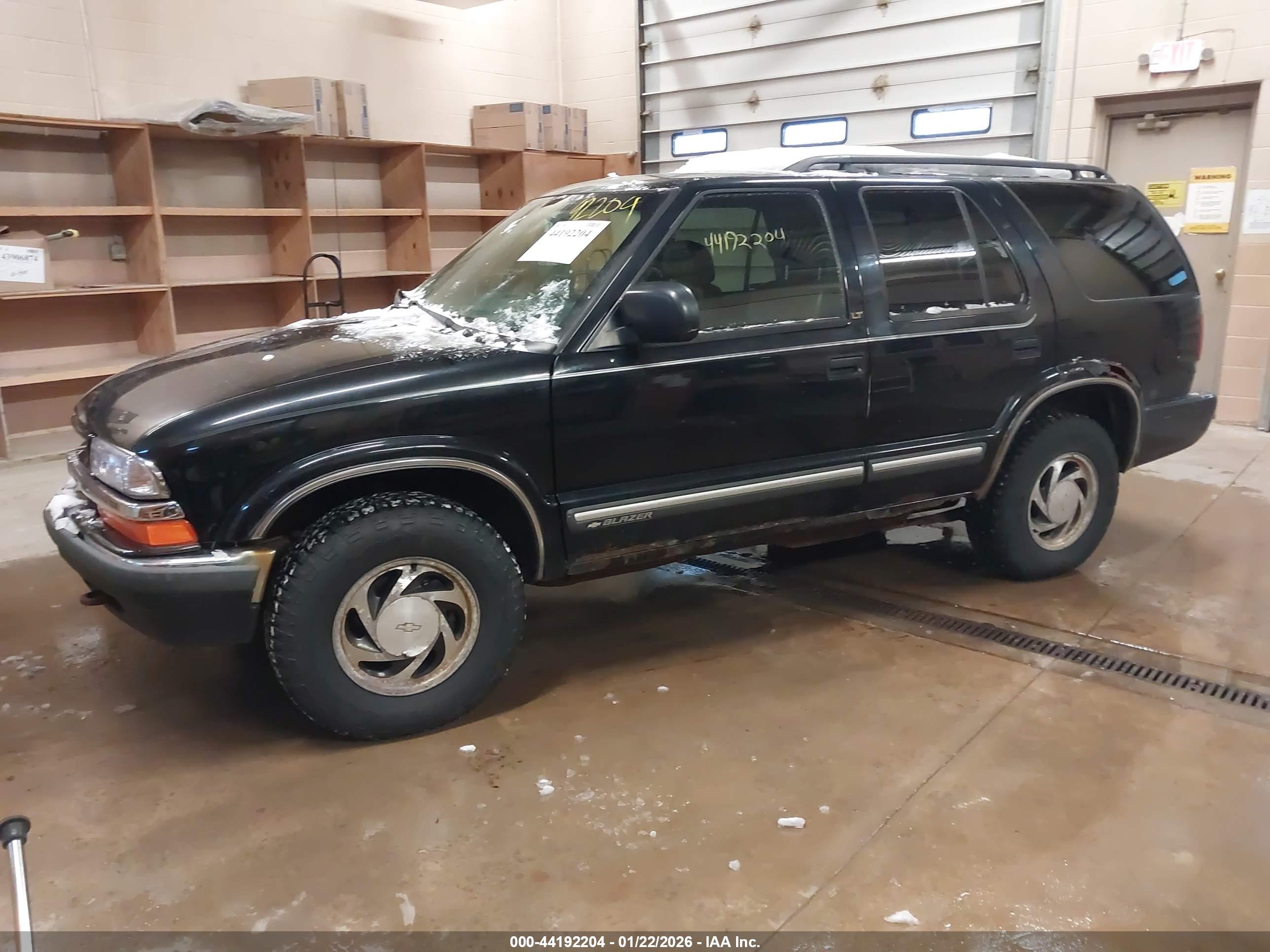 CHEVROLET BLAZER image 2