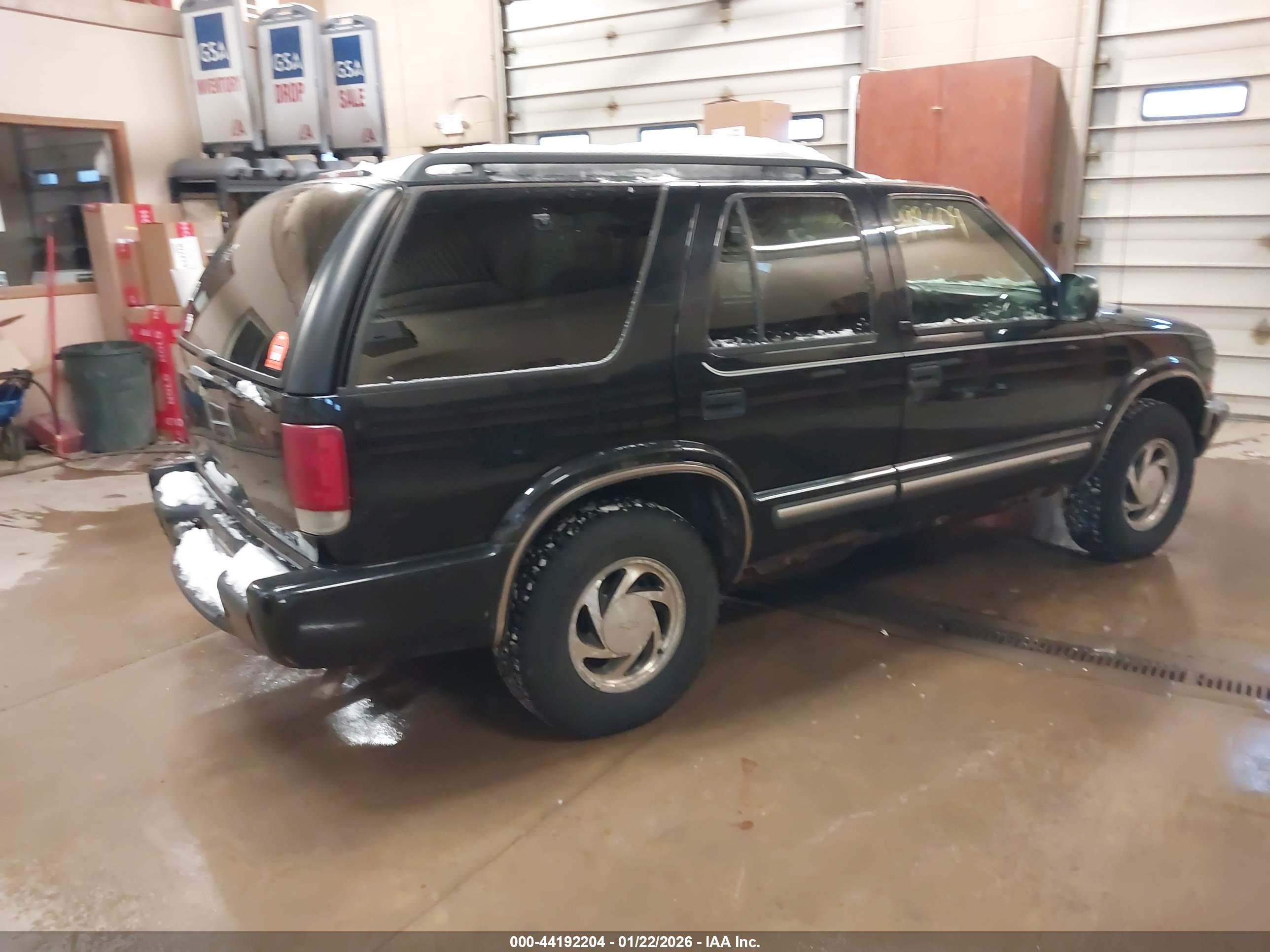CHEVROLET BLAZER image 4