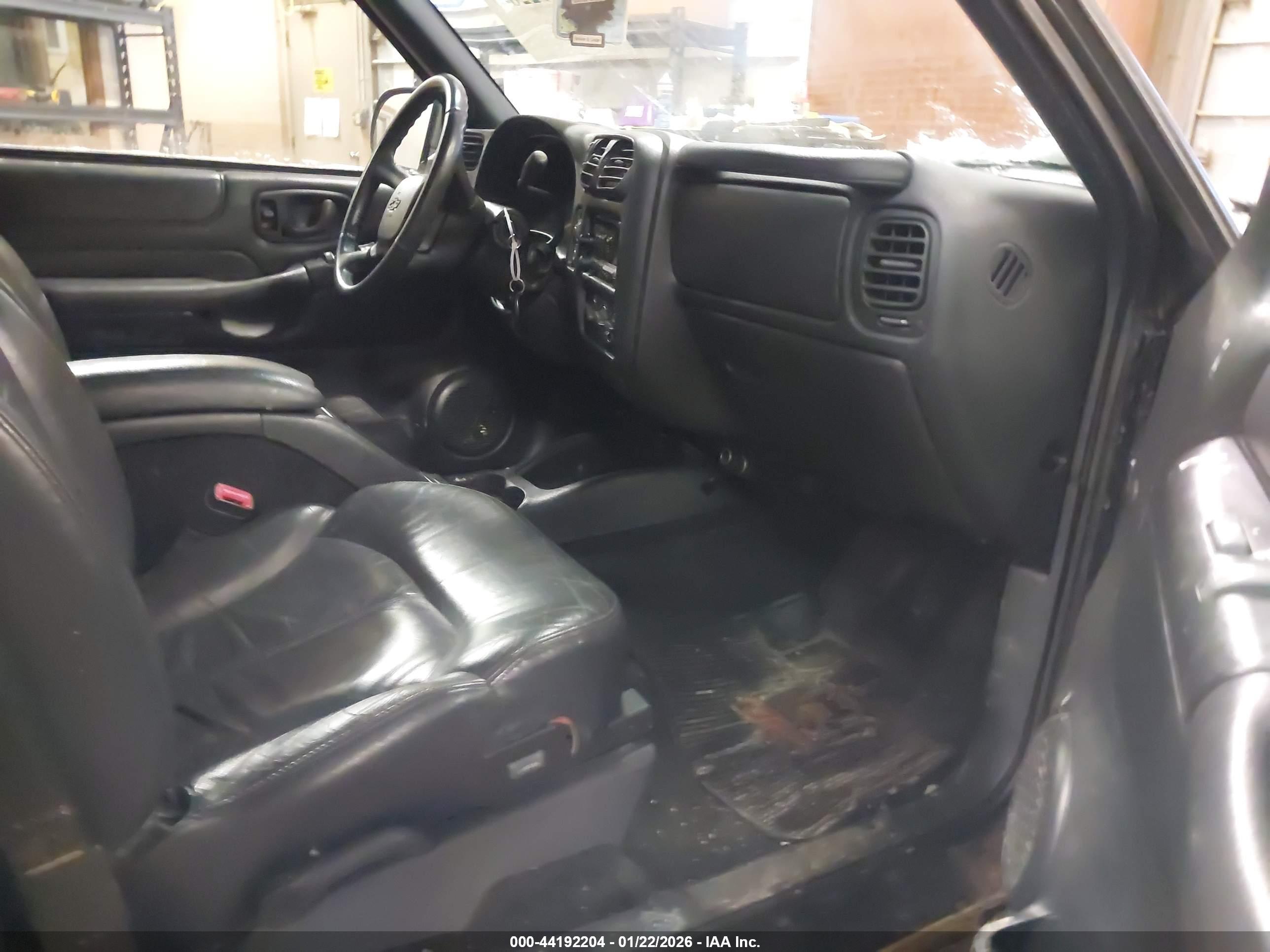 CHEVROLET BLAZER image 5