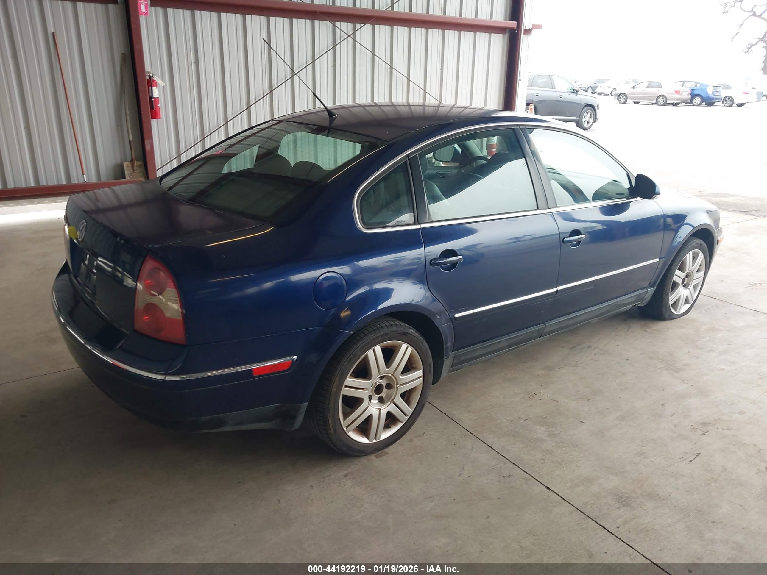 VOLKSWAGEN PASSAT image 4