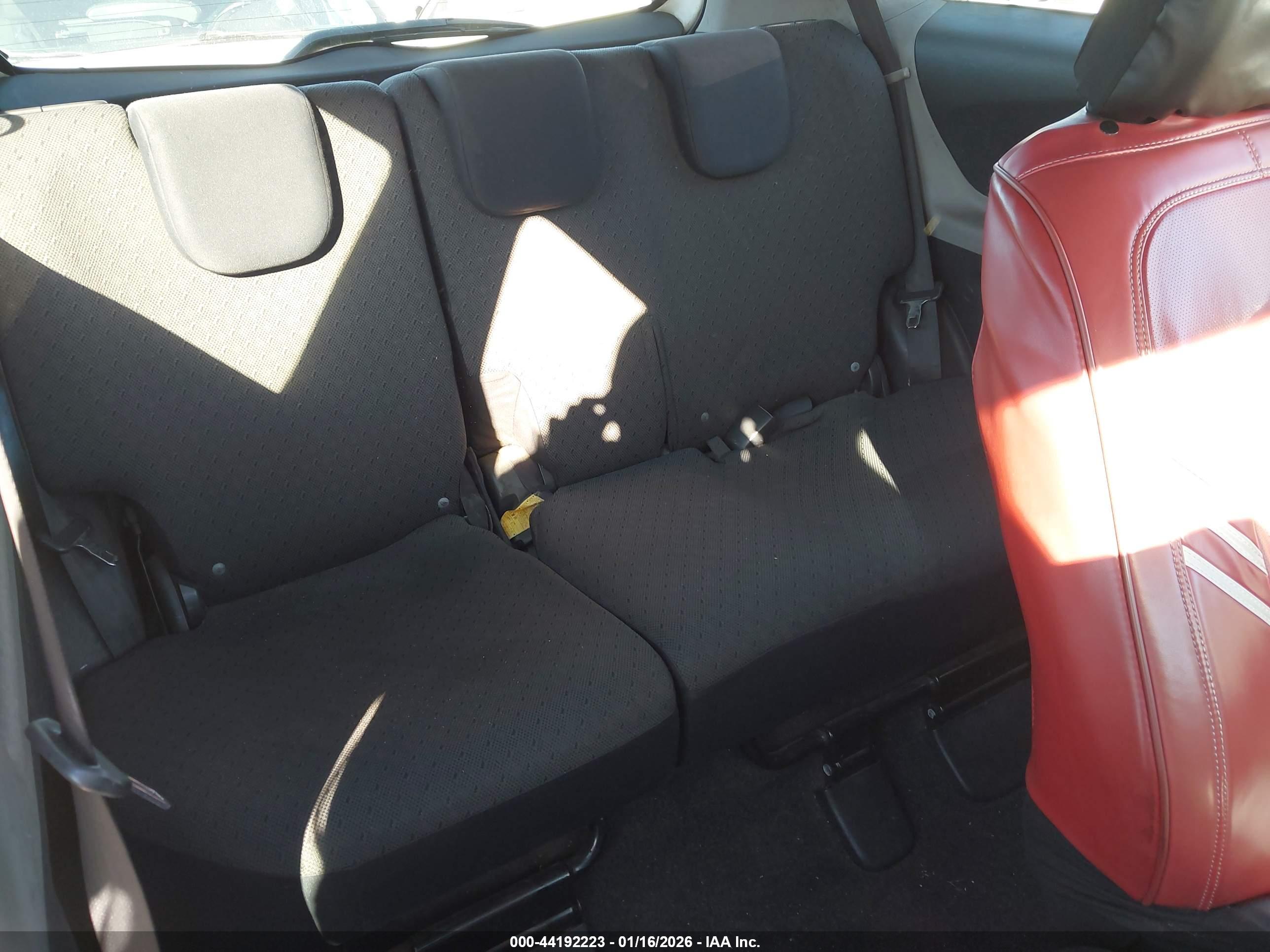 TOYOTA YARIS image 8