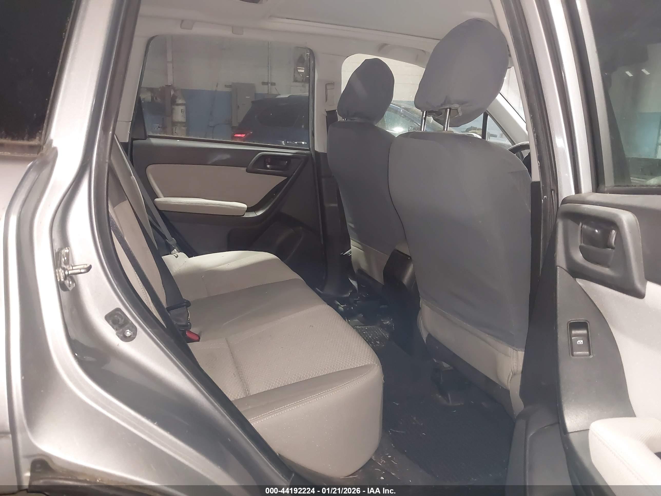 SUBARU FORESTER image 8