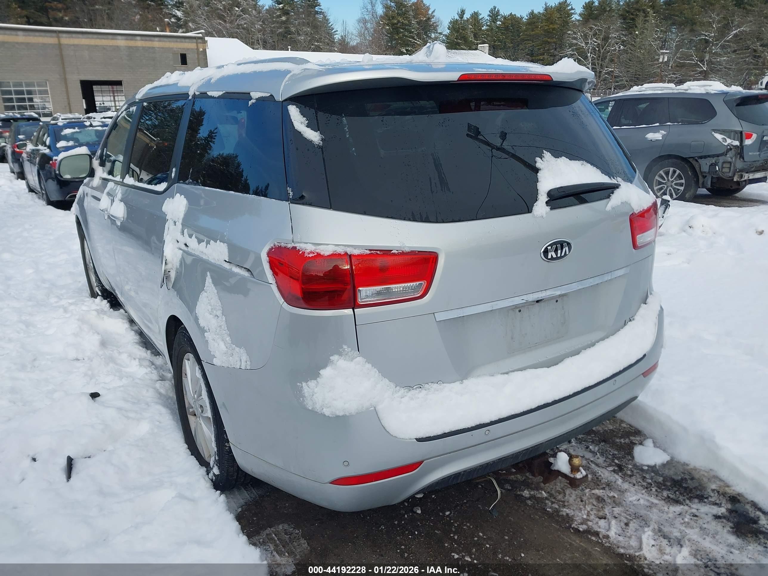 KIA SEDONA image 3