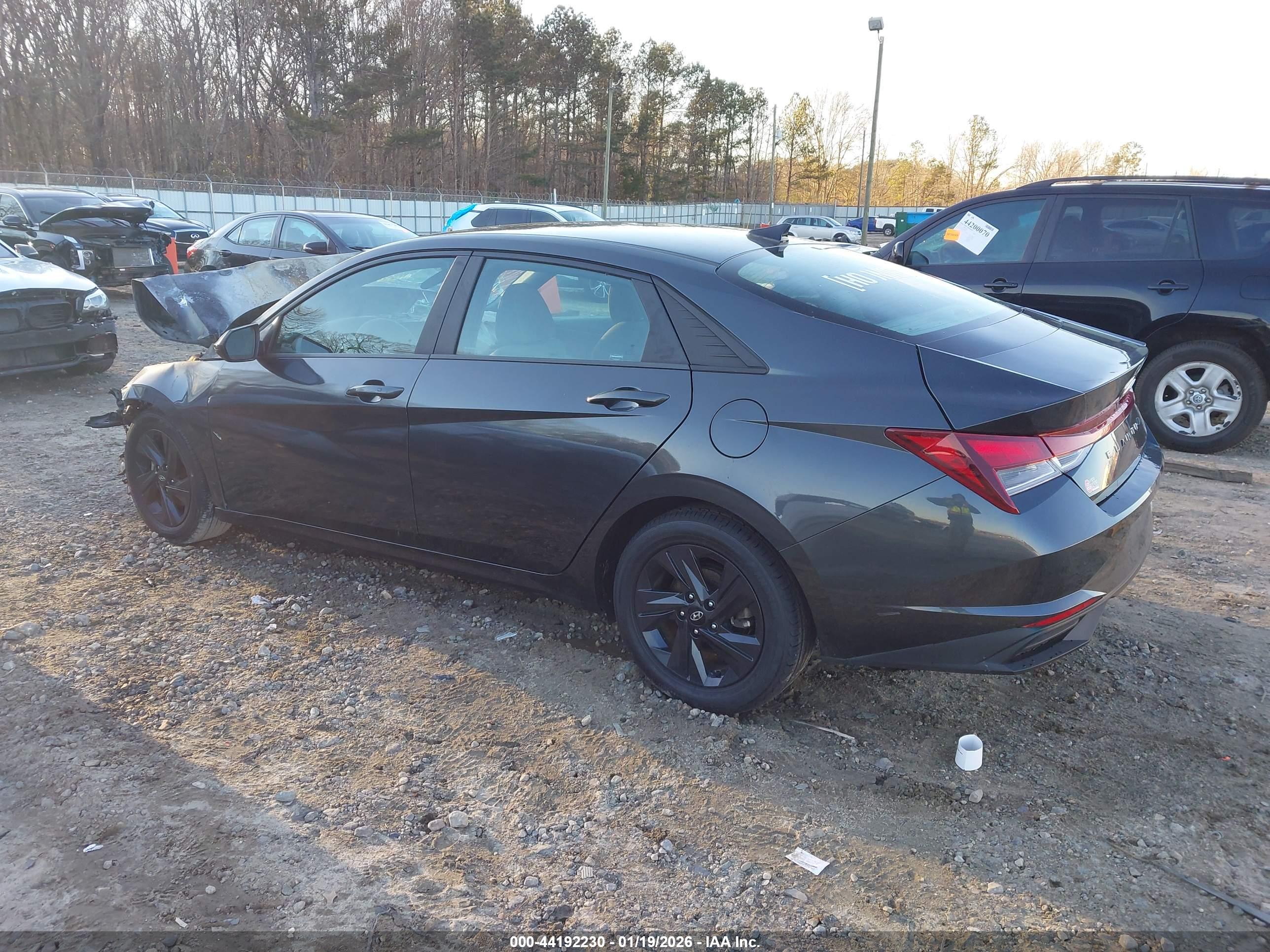 HYUNDAI ELANTRA image 3